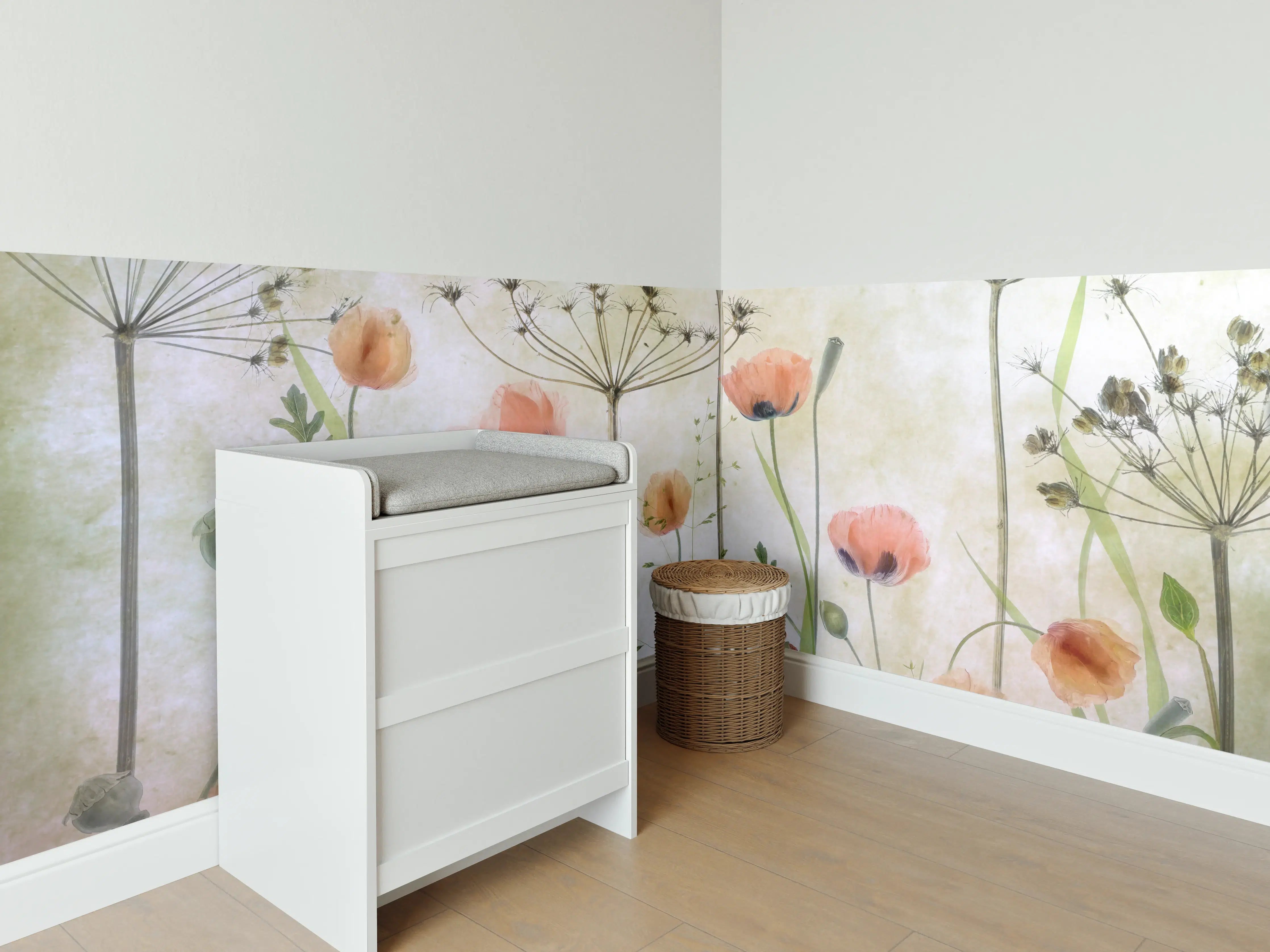 Babyzimmer Wandgestaltung - Mohnblumen - Florale Zeichnung
