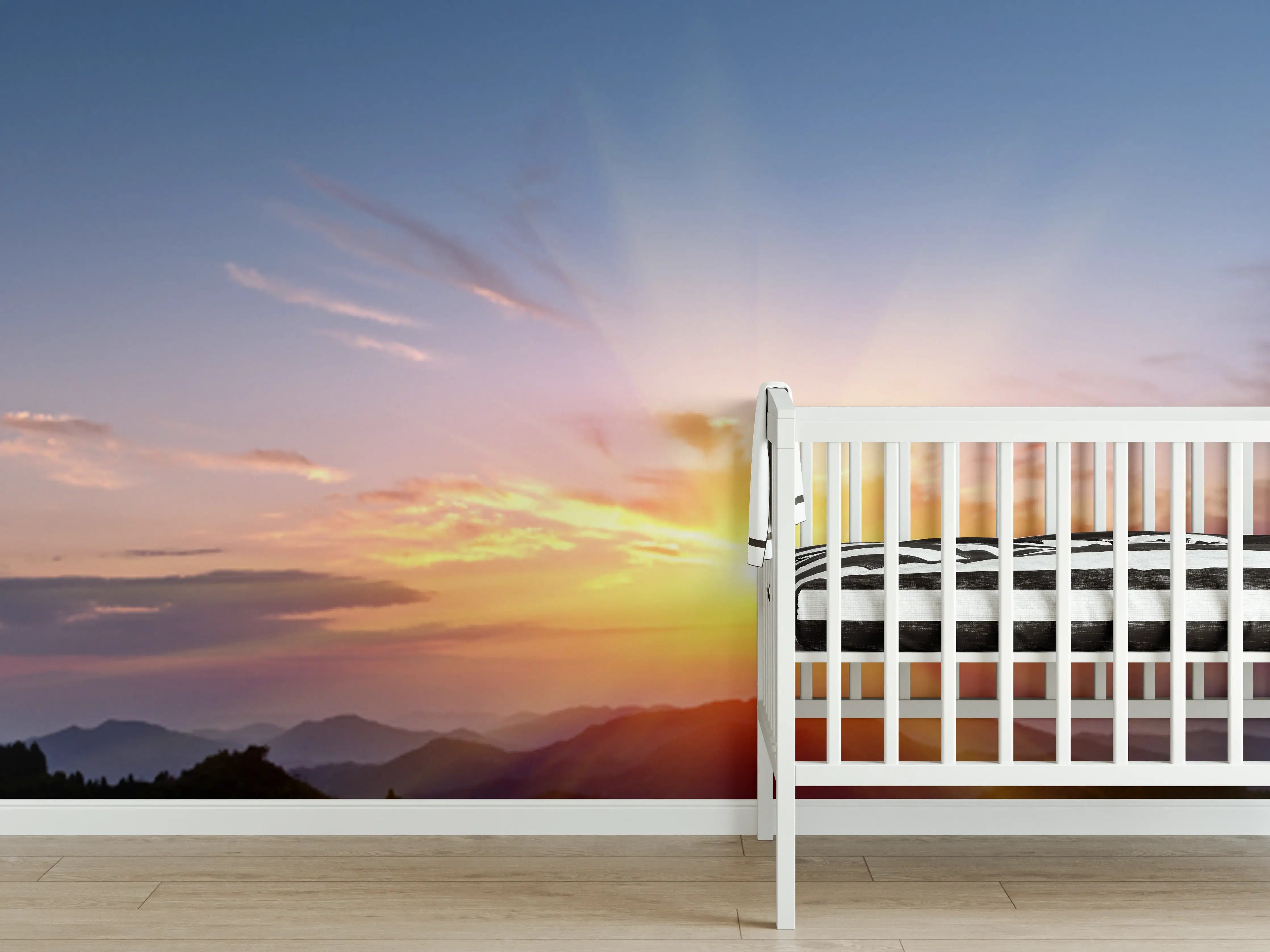 Babyzimmer Wandgestaltung - Morgendämmerung über Berglandschaft