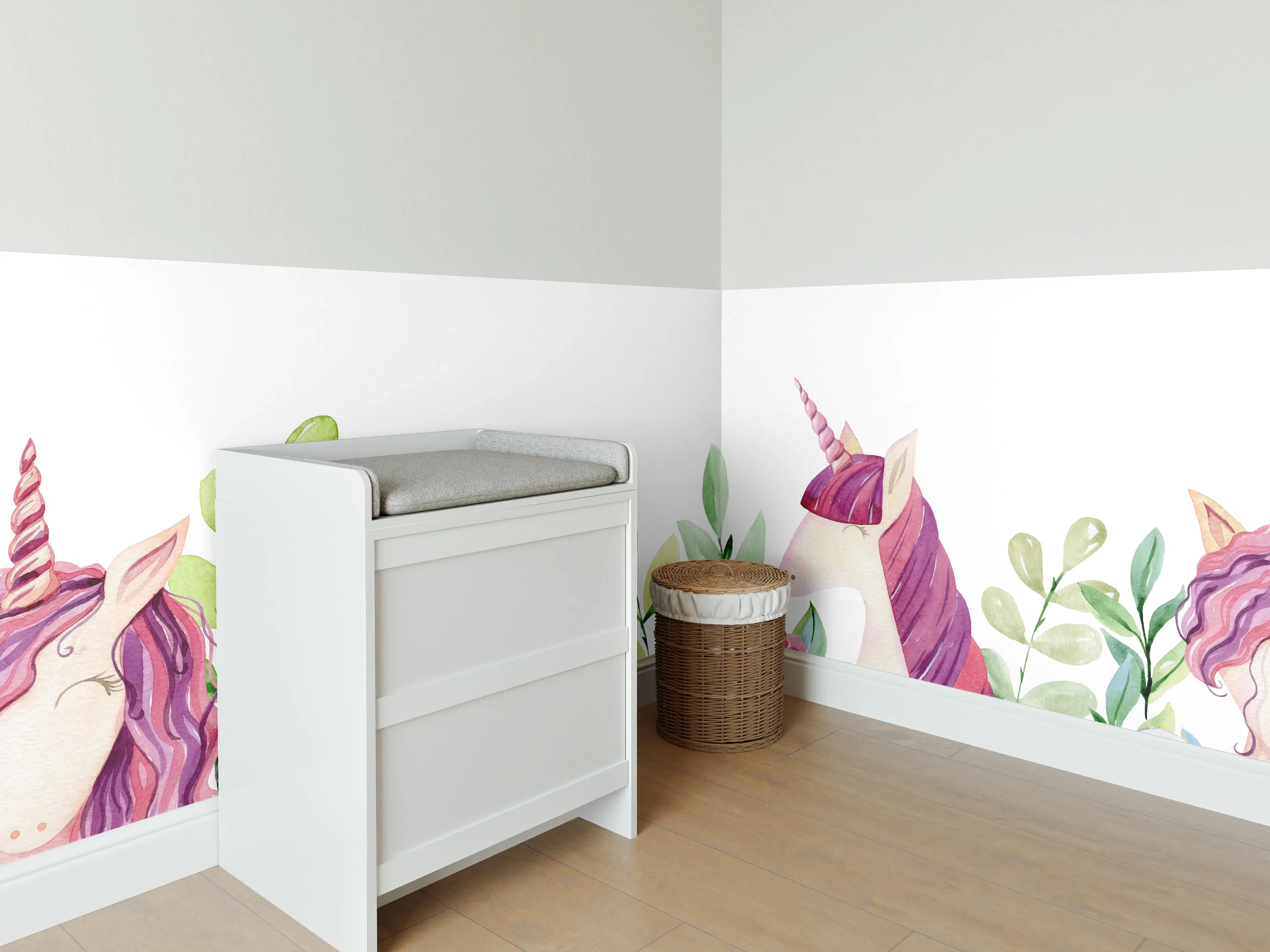 Babyzimmer Wandgestaltung - Mystische Einhorn-Malerei mit Blumen und Pastellfarben