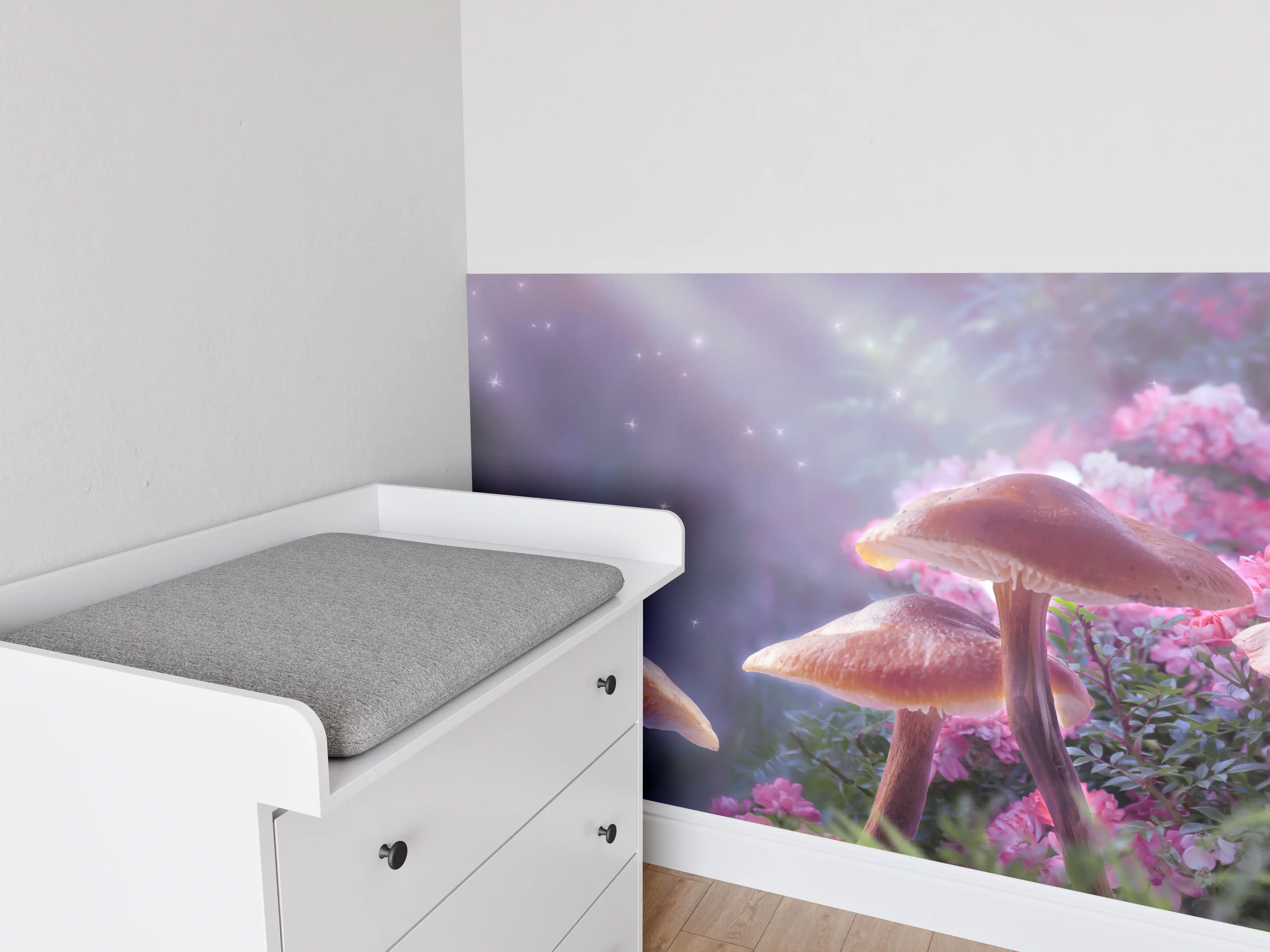 Babyzimmer Wandgestaltung - Mystische Pilz-Wiese mit Schmetterling