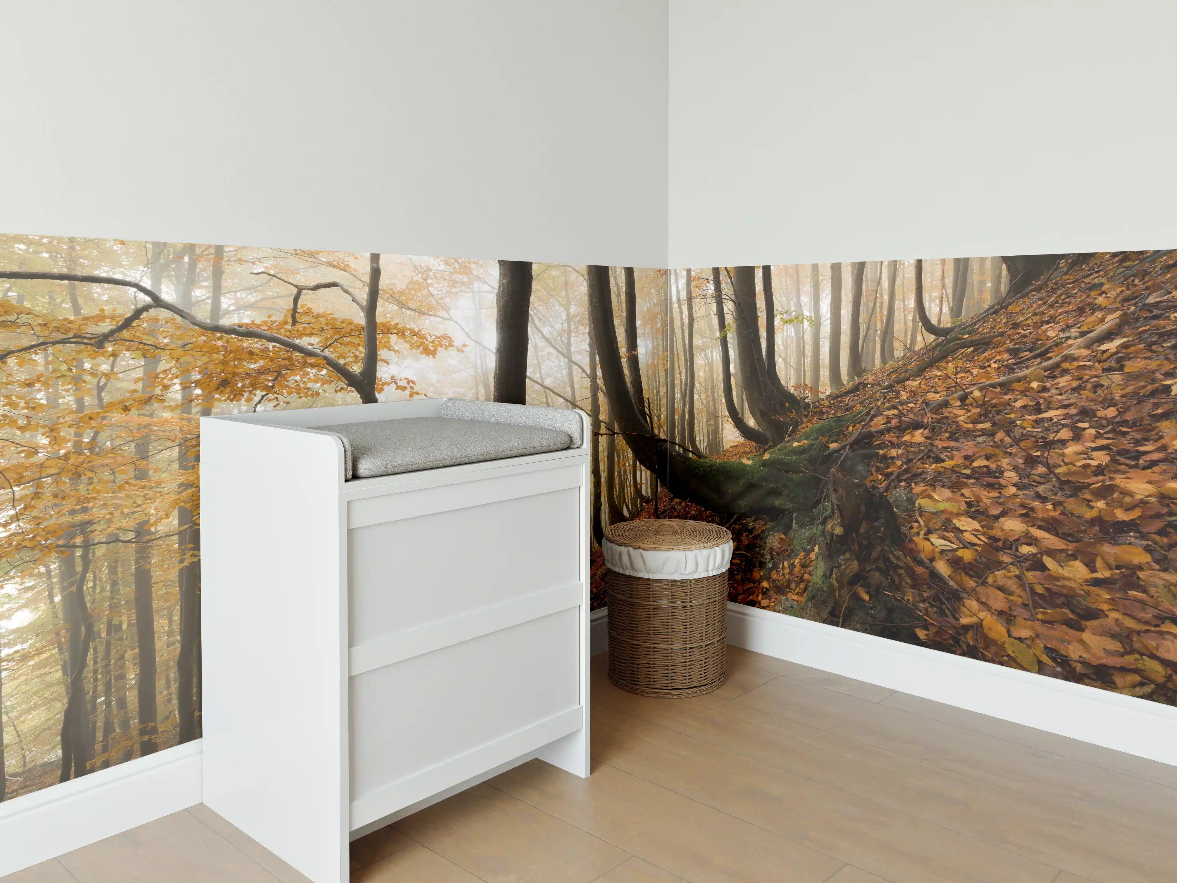 Babyzimmer Wandgestaltung - Mystischer Wald im Herbst