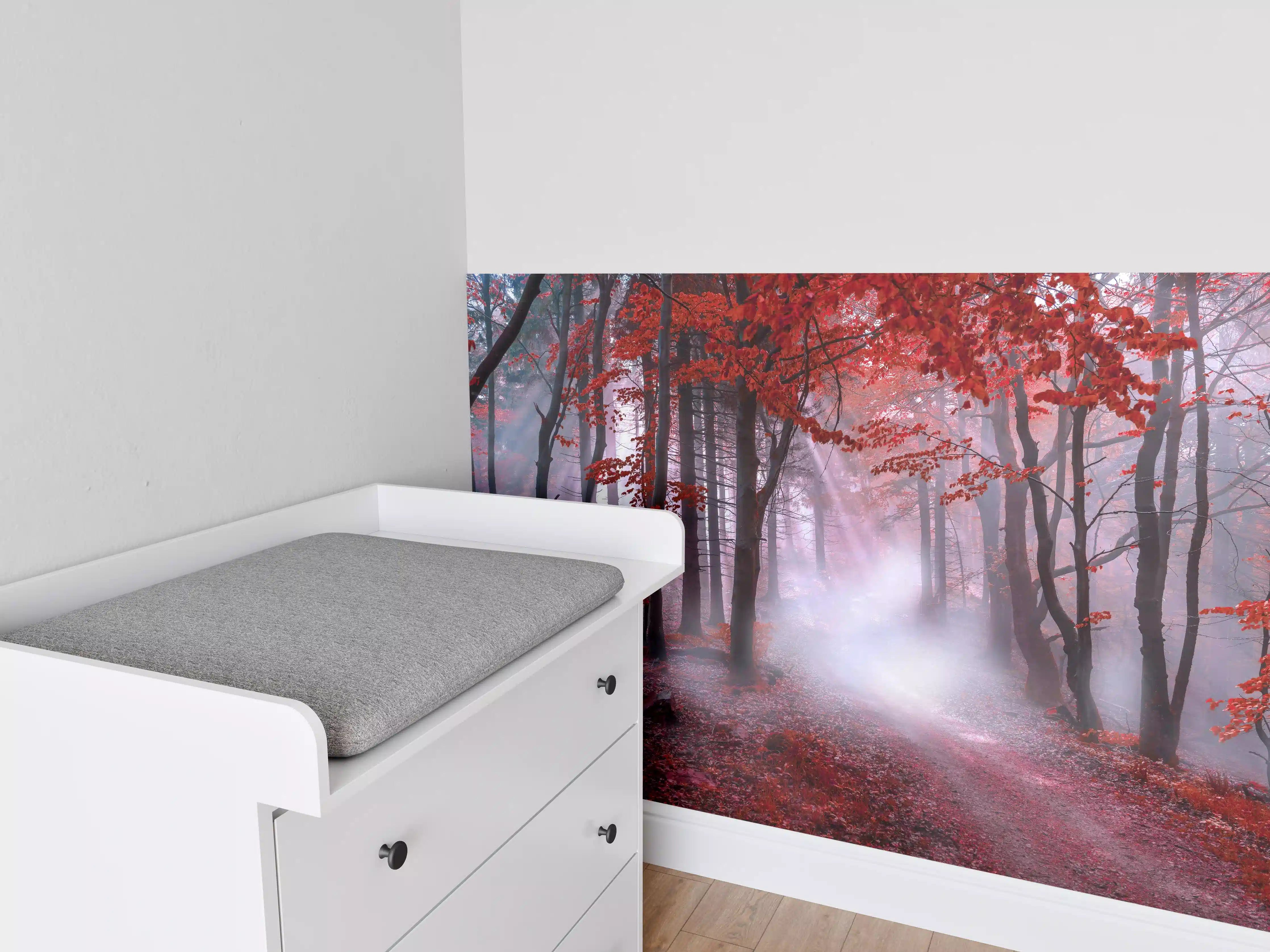Babyzimmer Wandgestaltung - Mystischer roter Wald