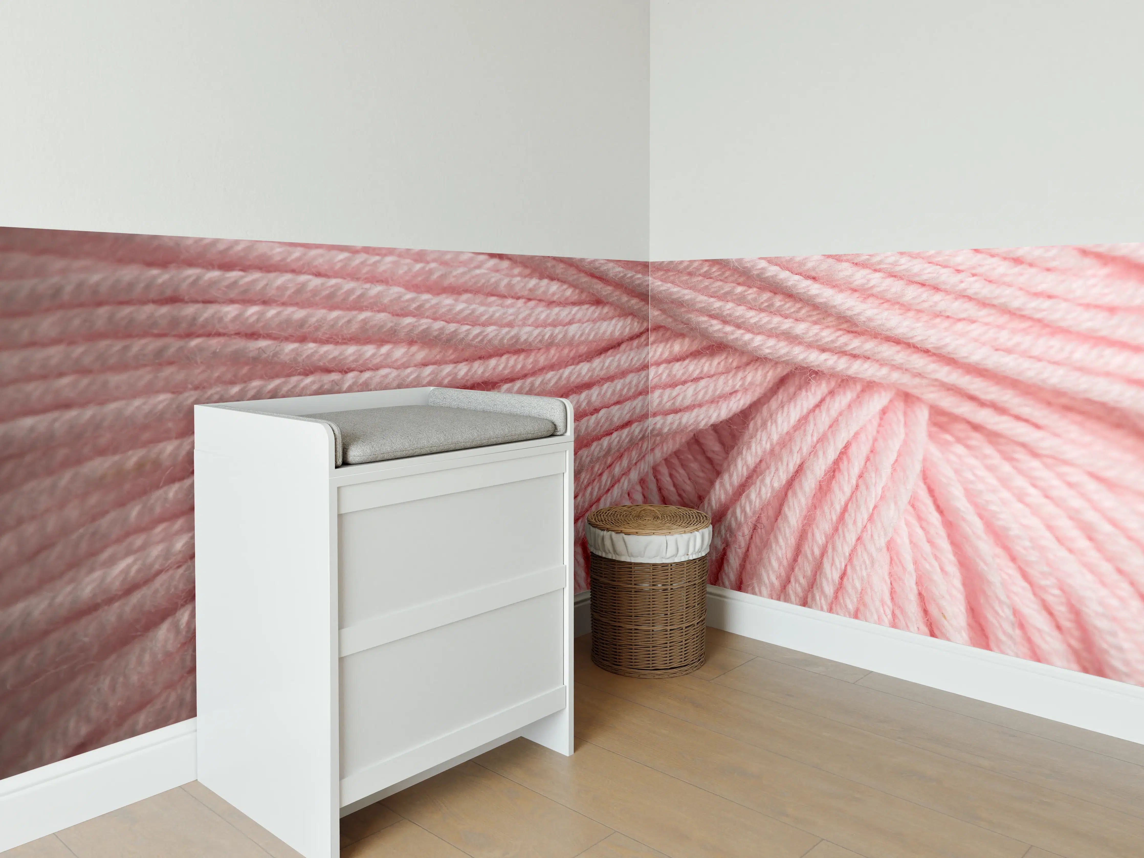 Babyzimmer Wandgestaltung - Nahaufnahme eines rosa Garnknäuels