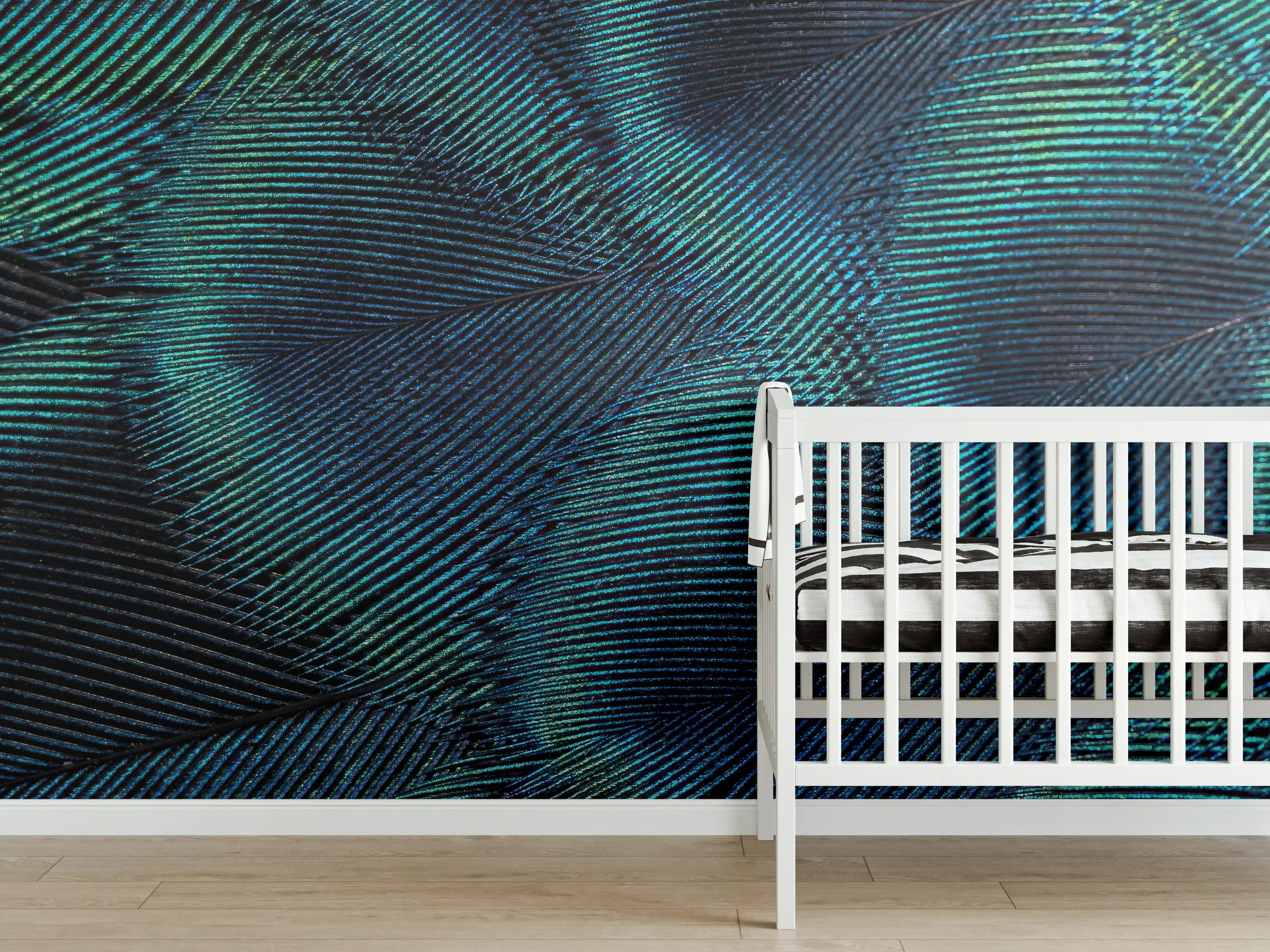Babyzimmer Wandgestaltung - Nahaufnahme von Pfauenfedern