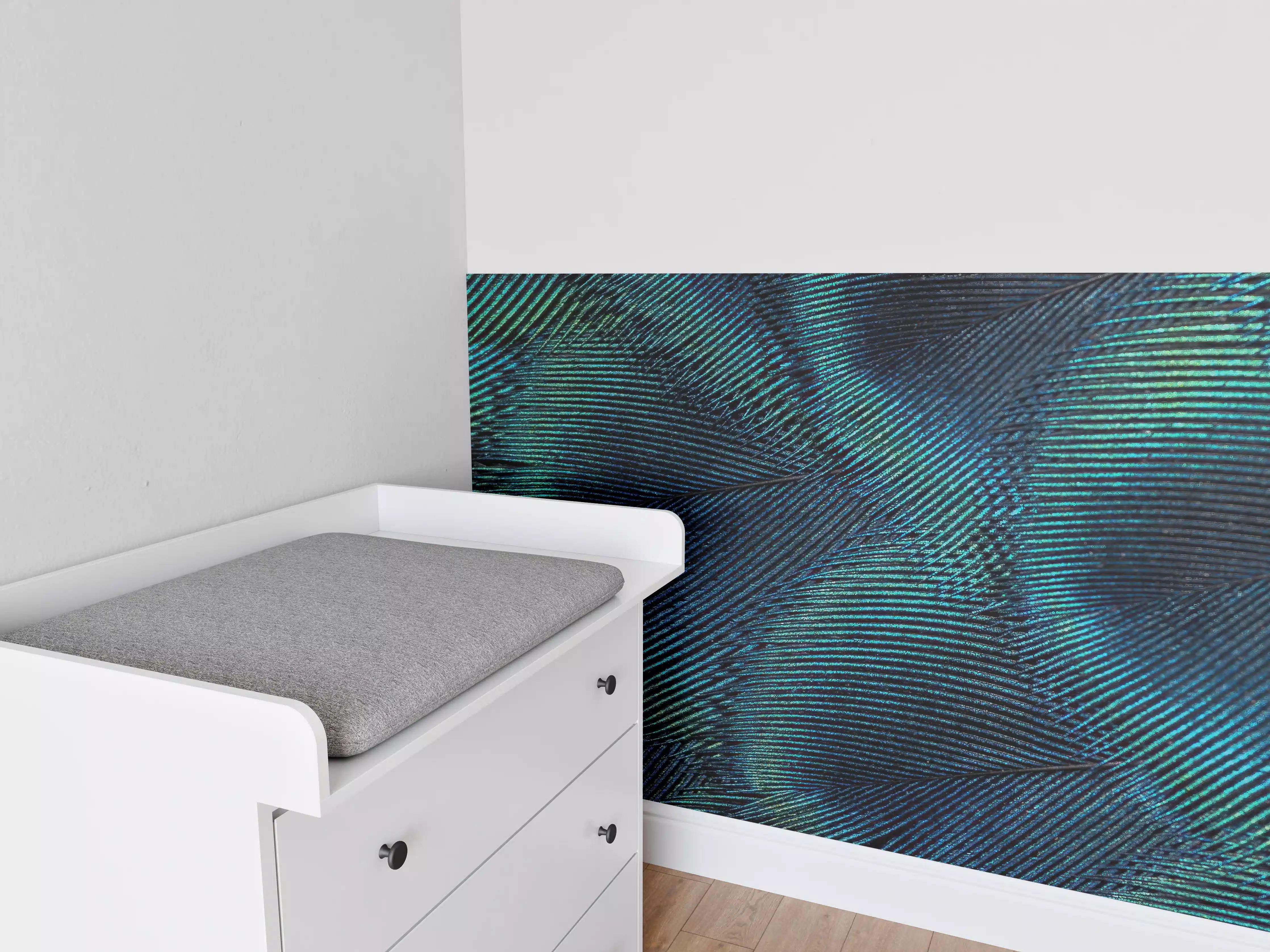 Babyzimmer Wandgestaltung - Nahaufnahme von Pfauenfedern