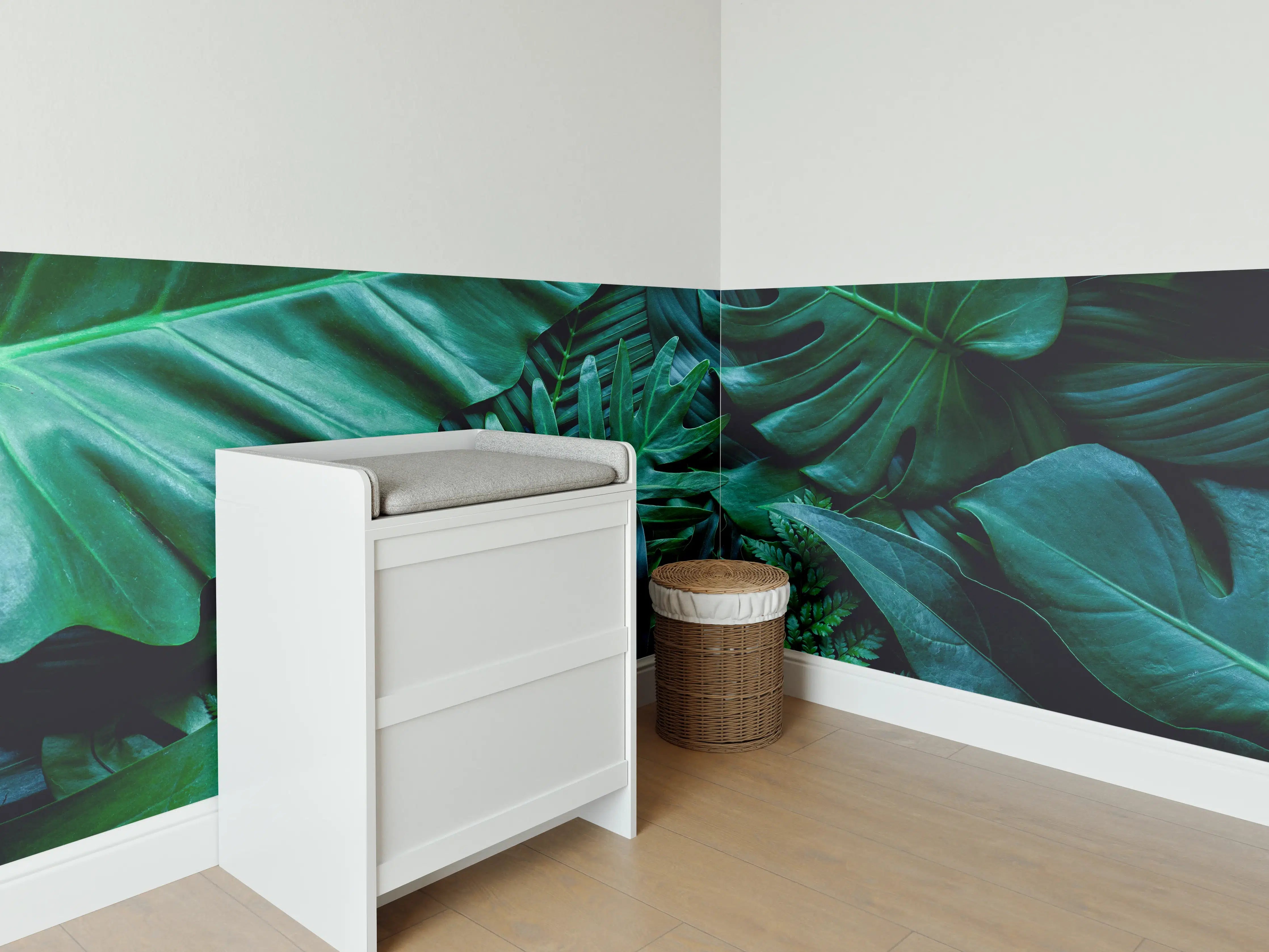 Babyzimmer Wandgestaltung - Nahaufnahme von tropischen grünen Blättern