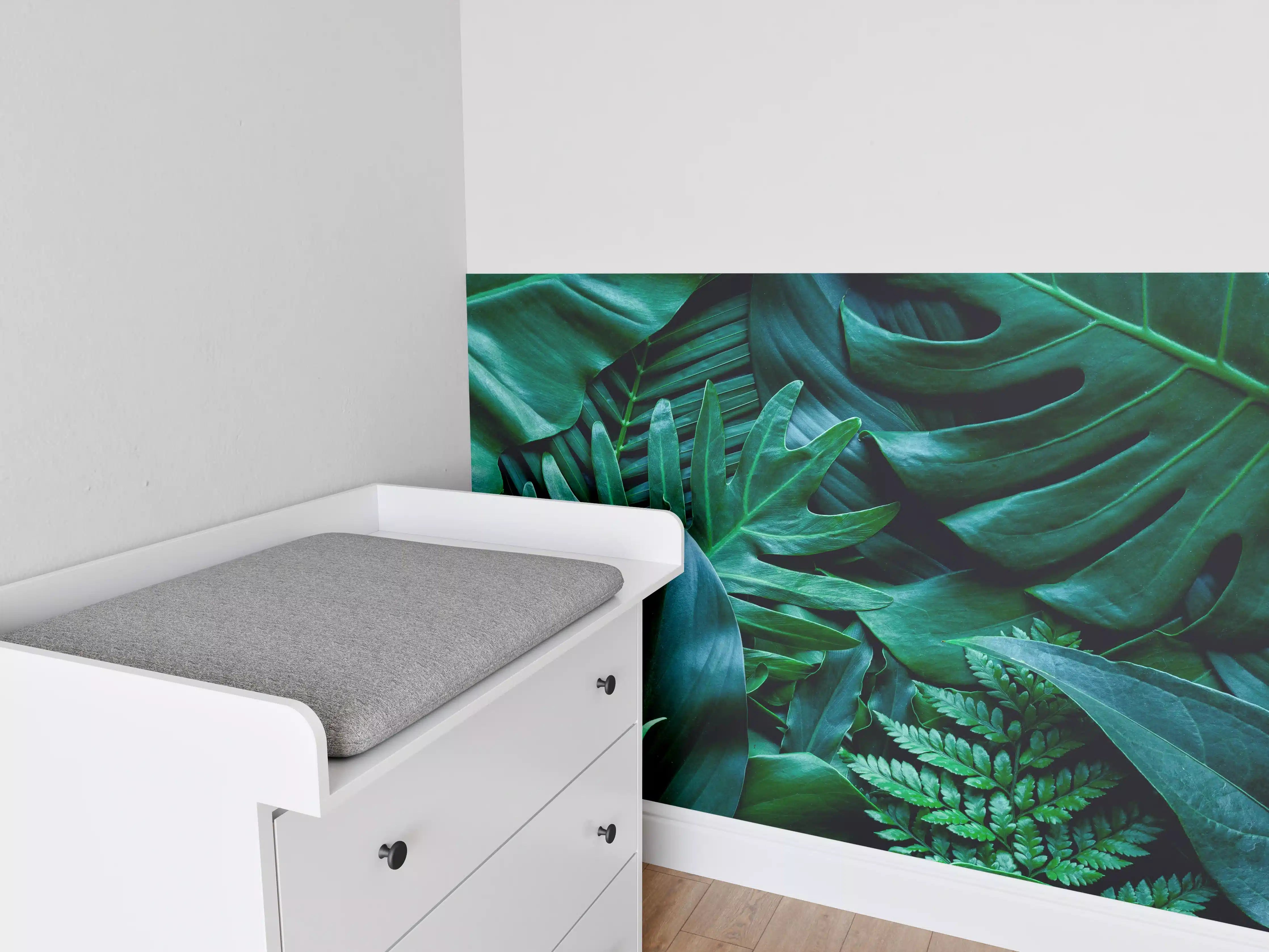 Babyzimmer Wandgestaltung - Nahaufnahme von tropischen grünen Blättern