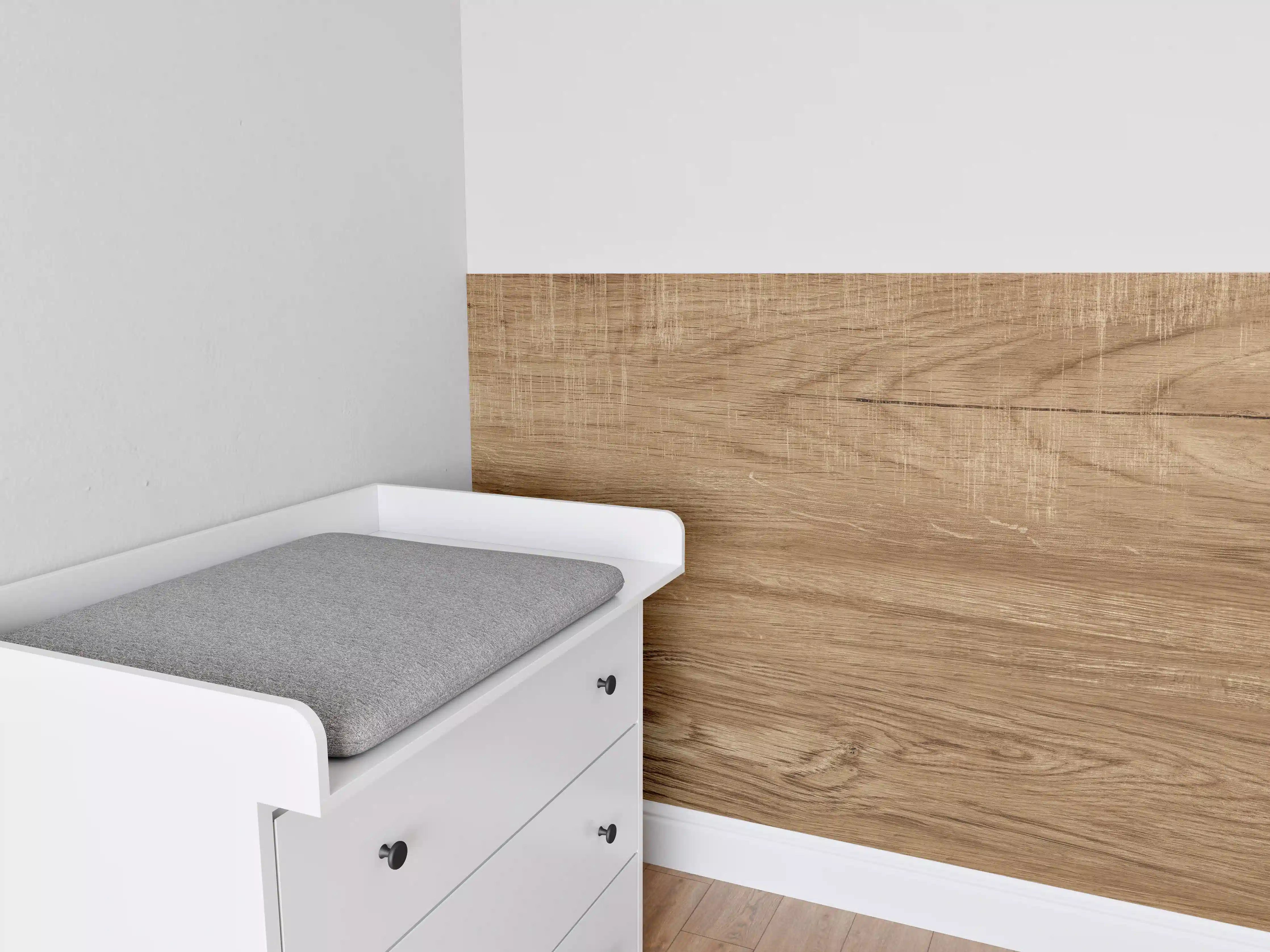 Babyzimmer Wandgestaltung - Natürliche Braune Walnussholz-Struktur