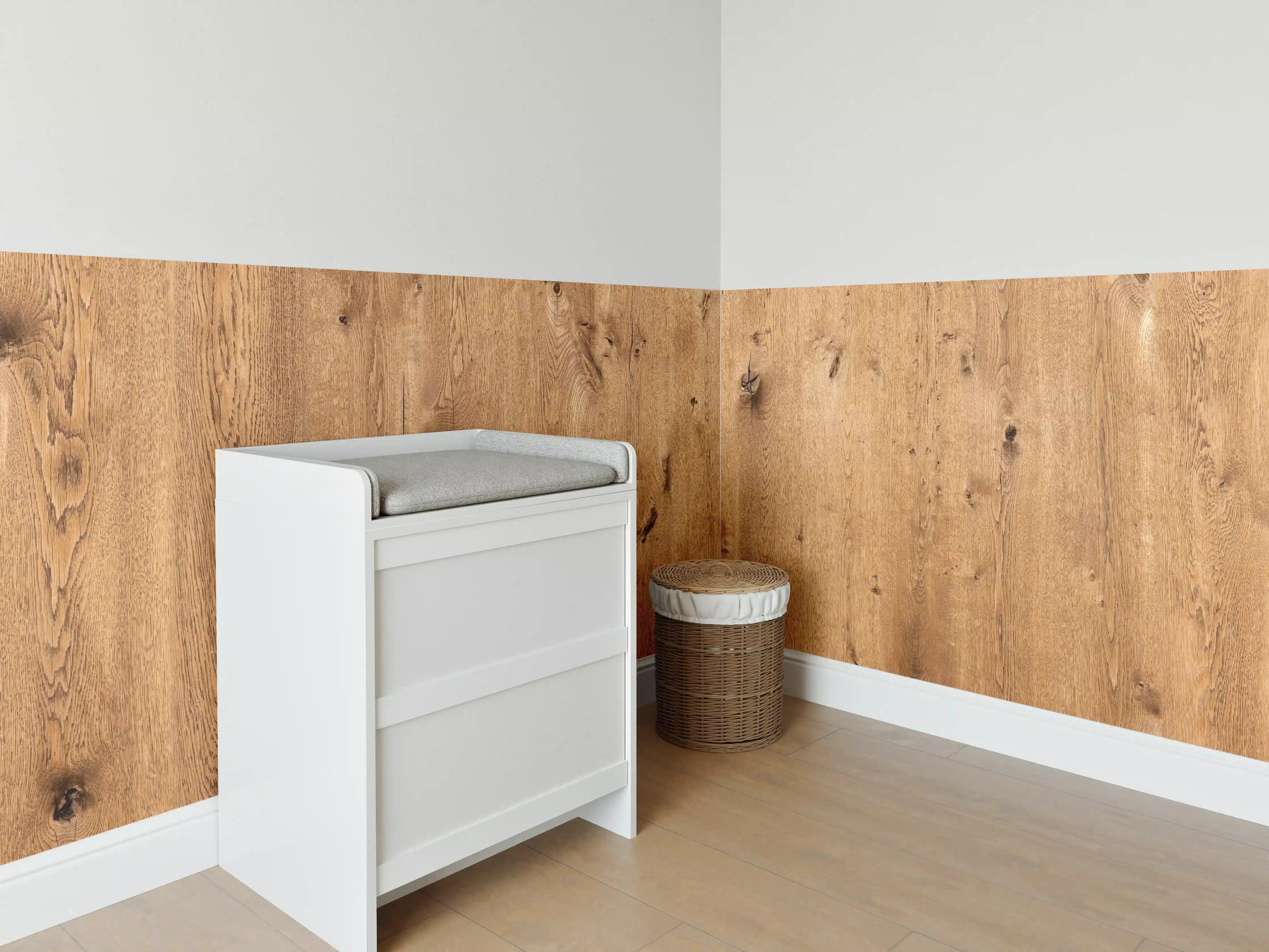 Babyzimmer Wandgestaltung - Natürliche Eichenholz-Struktur