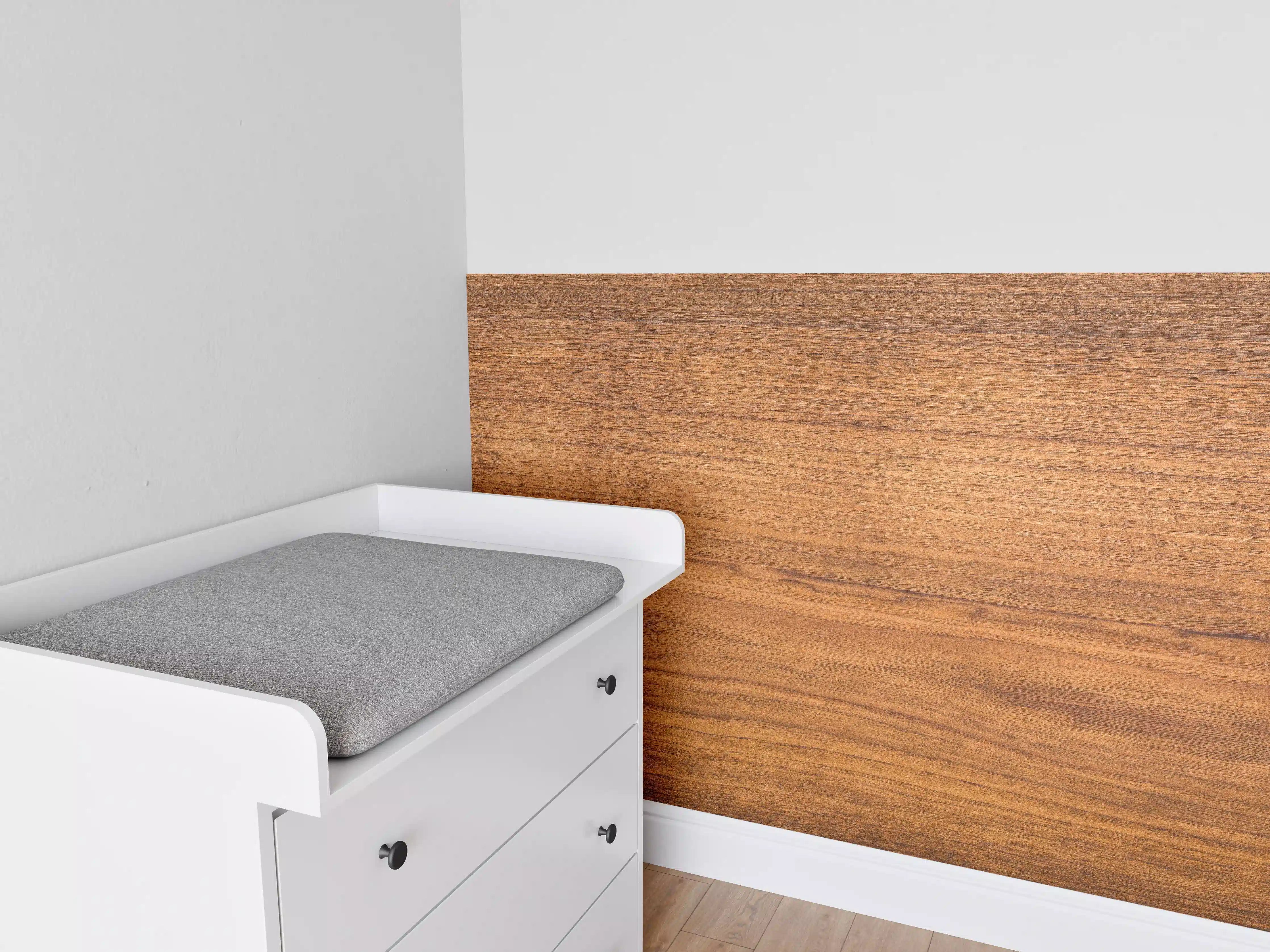 Babyzimmer Wandgestaltung - Natürliches sattes Eichenholz