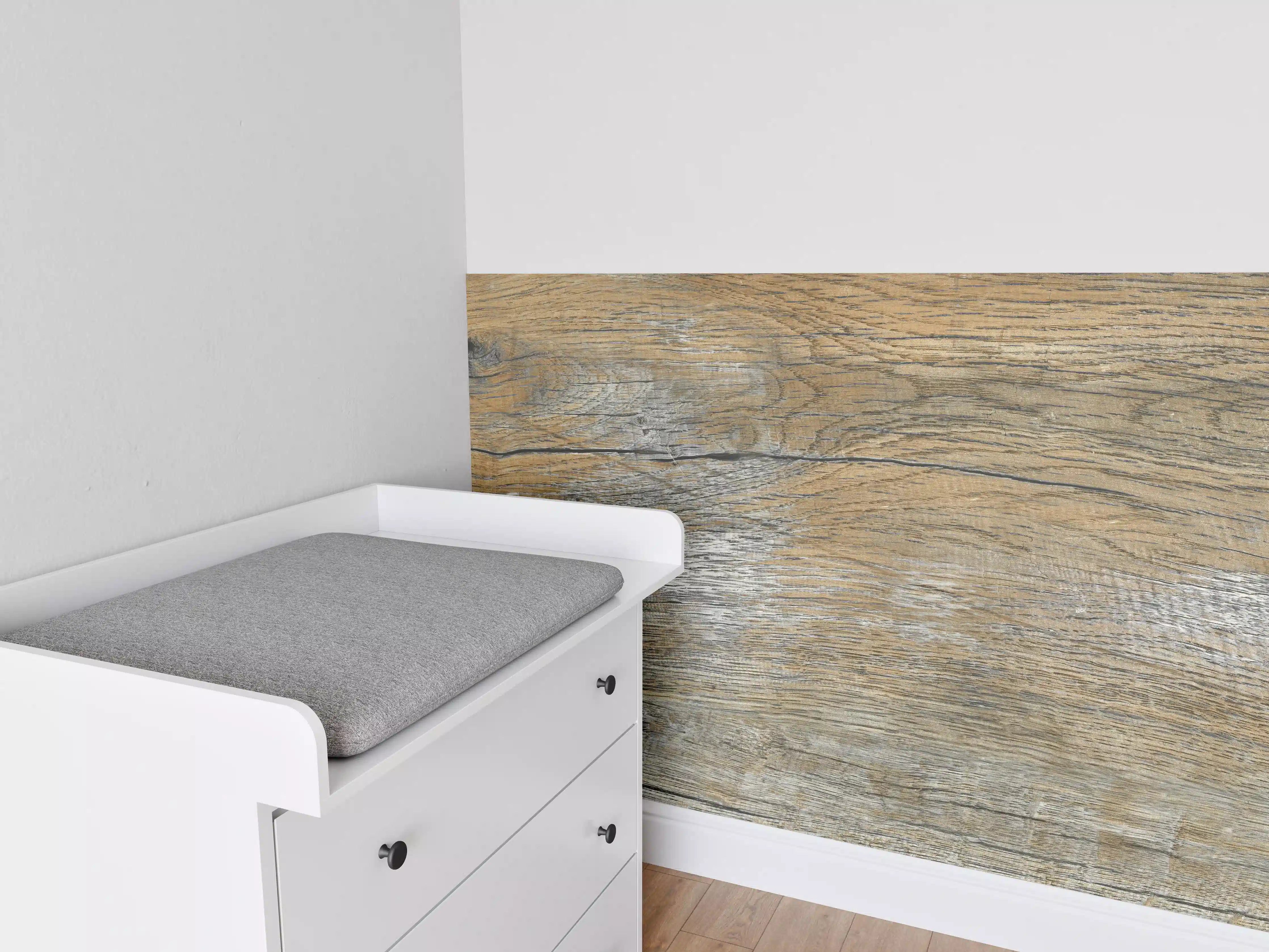 Babyzimmer Wandgestaltung - Naturholz-Textur in warmen Braun- und Grautönen