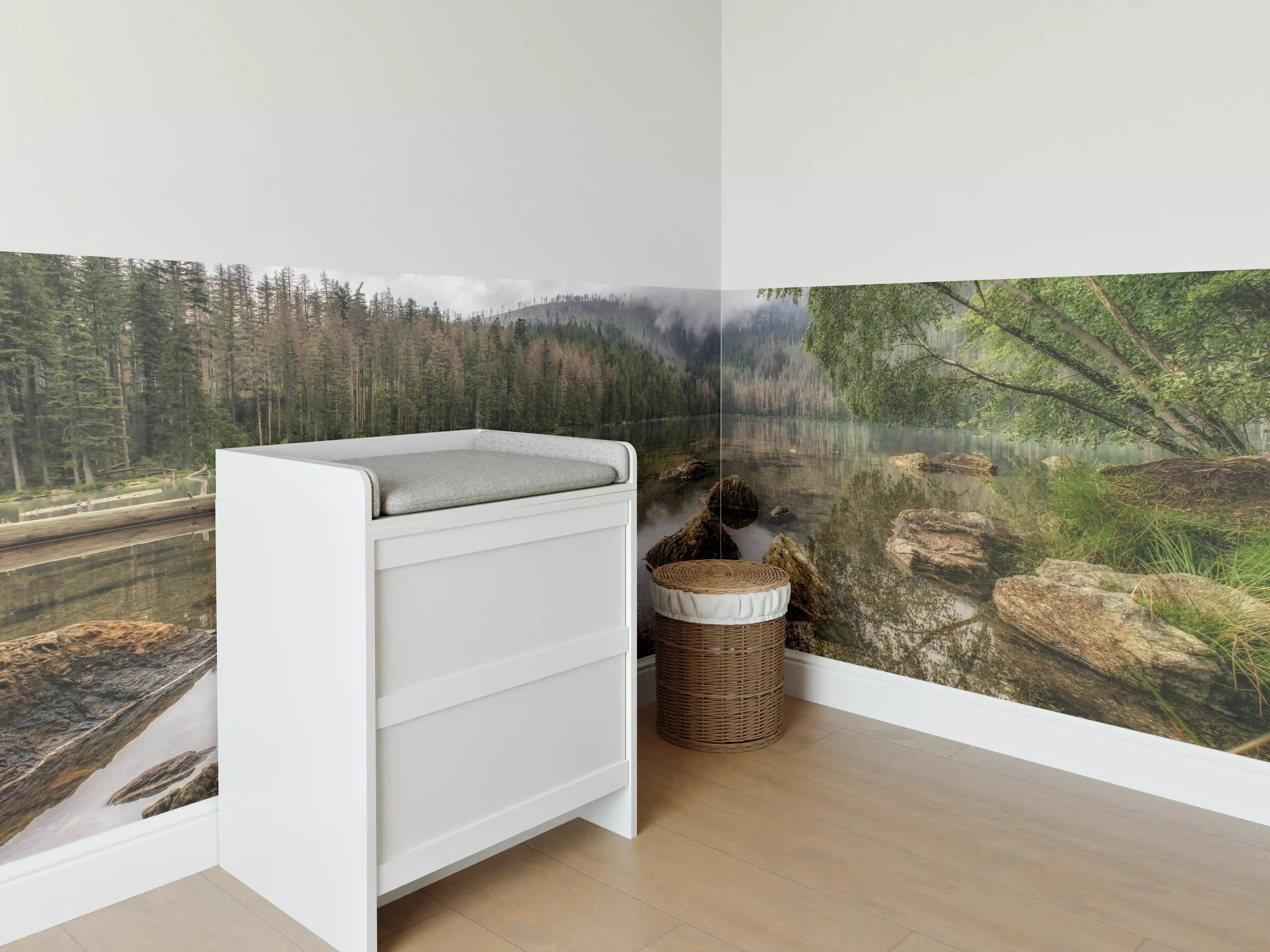 Babyzimmer Wandgestaltung - Naturidyll am ruhig fließenden Fluss