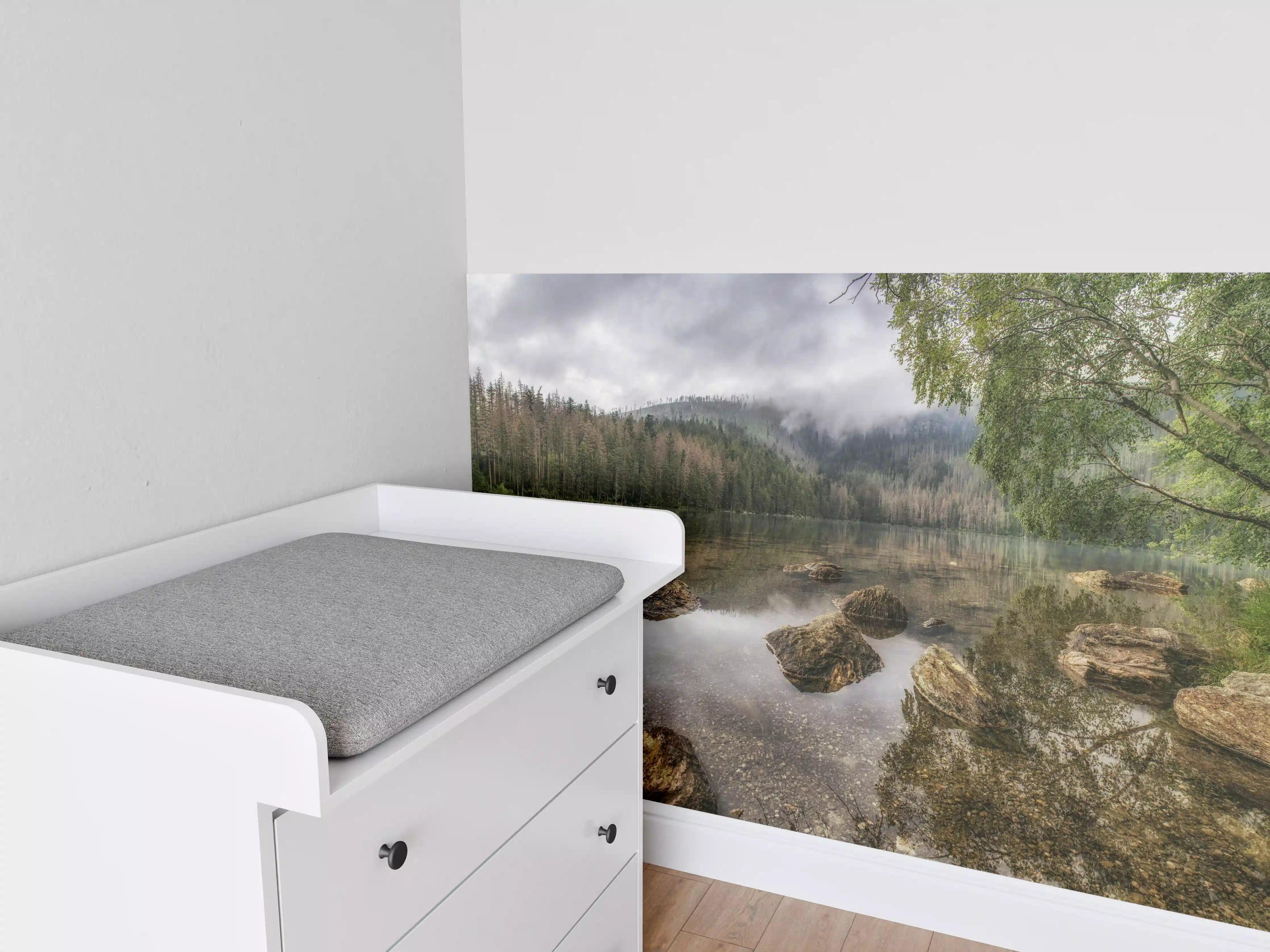 Babyzimmer Wandgestaltung - Naturidyll am ruhig fließenden Fluss