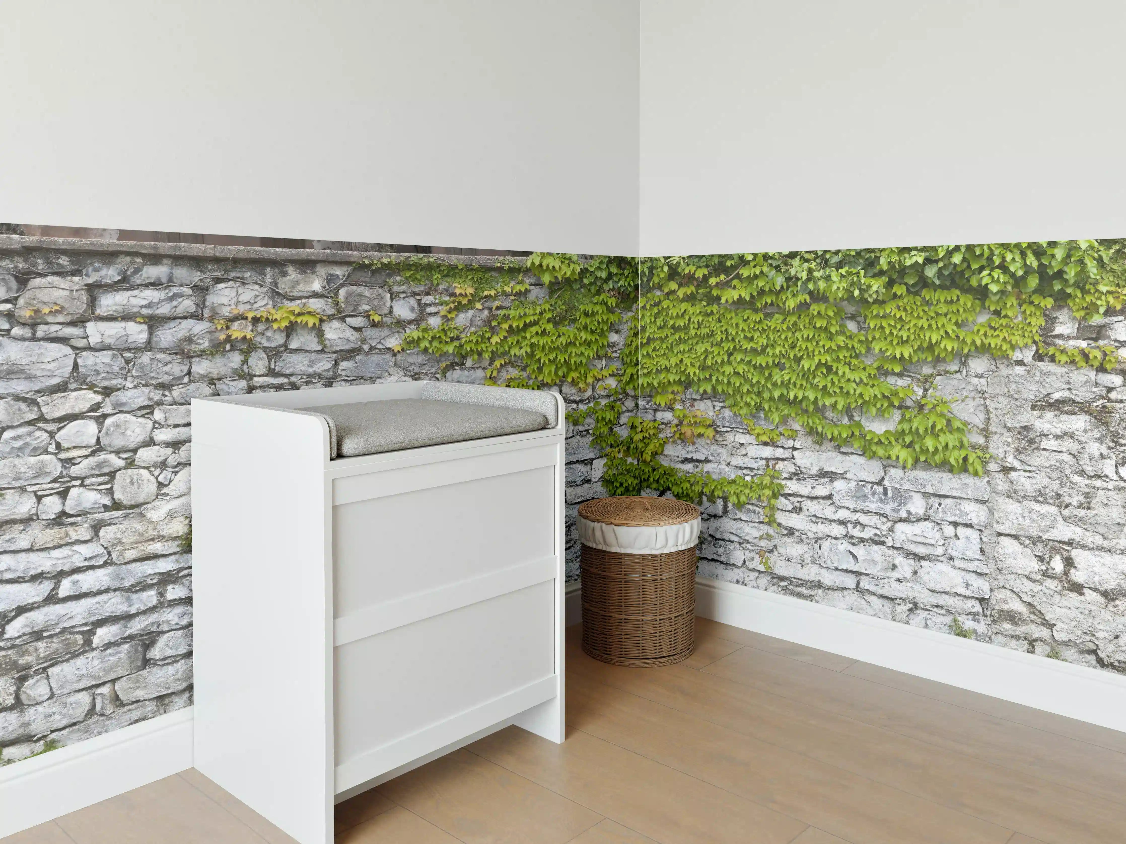 Babyzimmer Wandgestaltung - Natursteinmauer mit Weinlaub