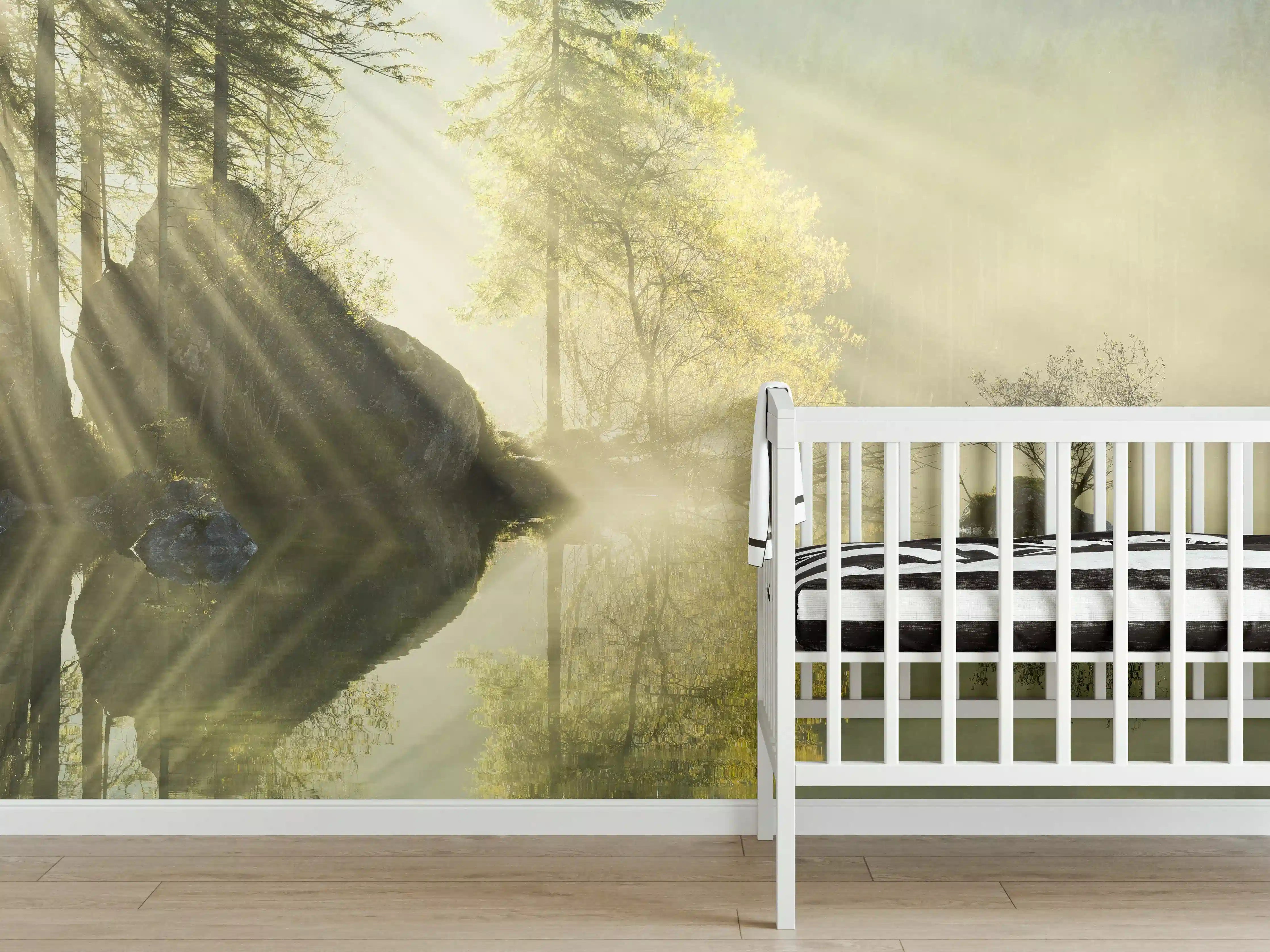 Babyzimmer Wandgestaltung - Nebeliger Waldsee bei Sonnenaufgang