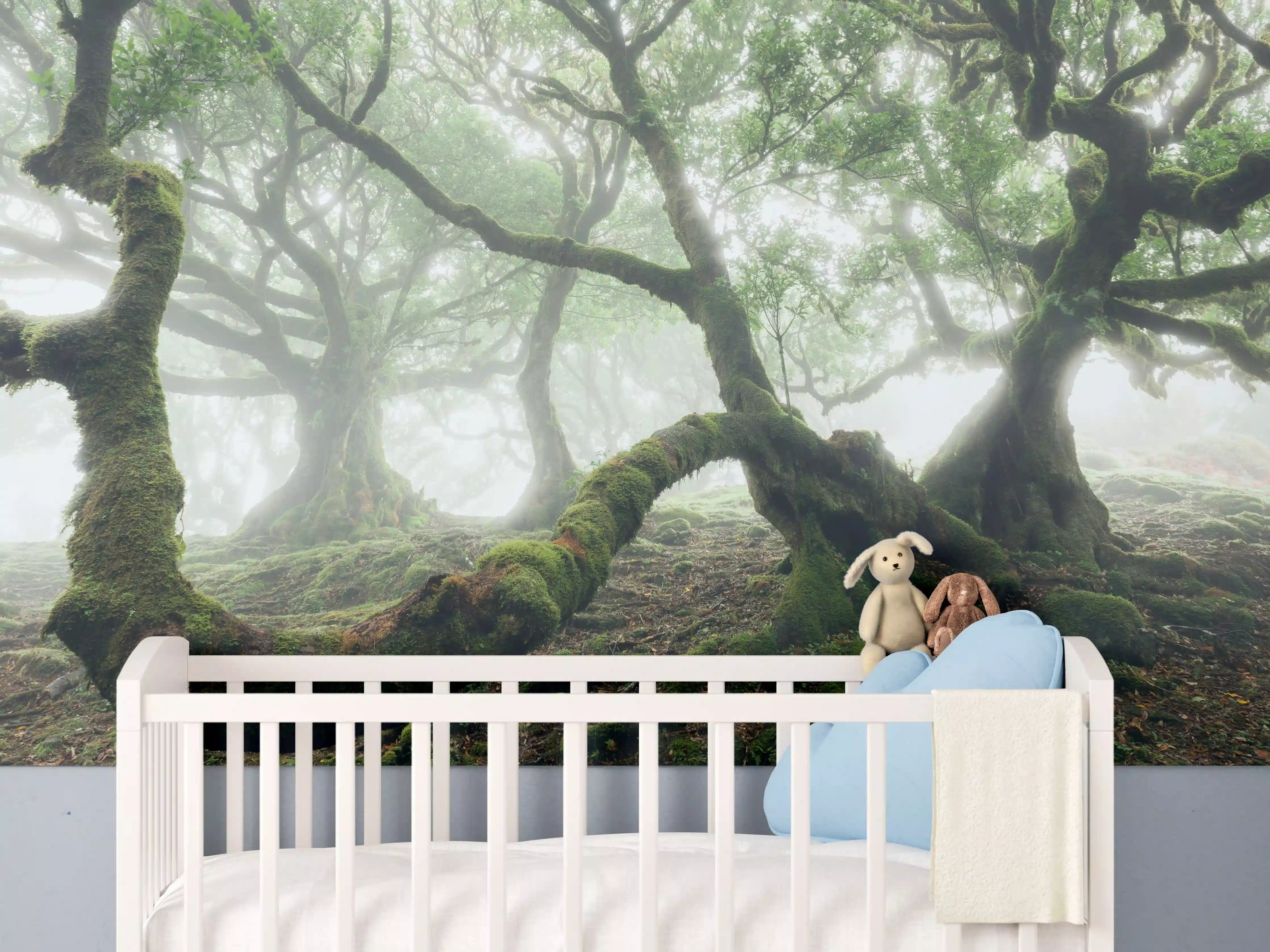 Babyzimmer Wandgestaltung - Nebeliger, mystischer Wald