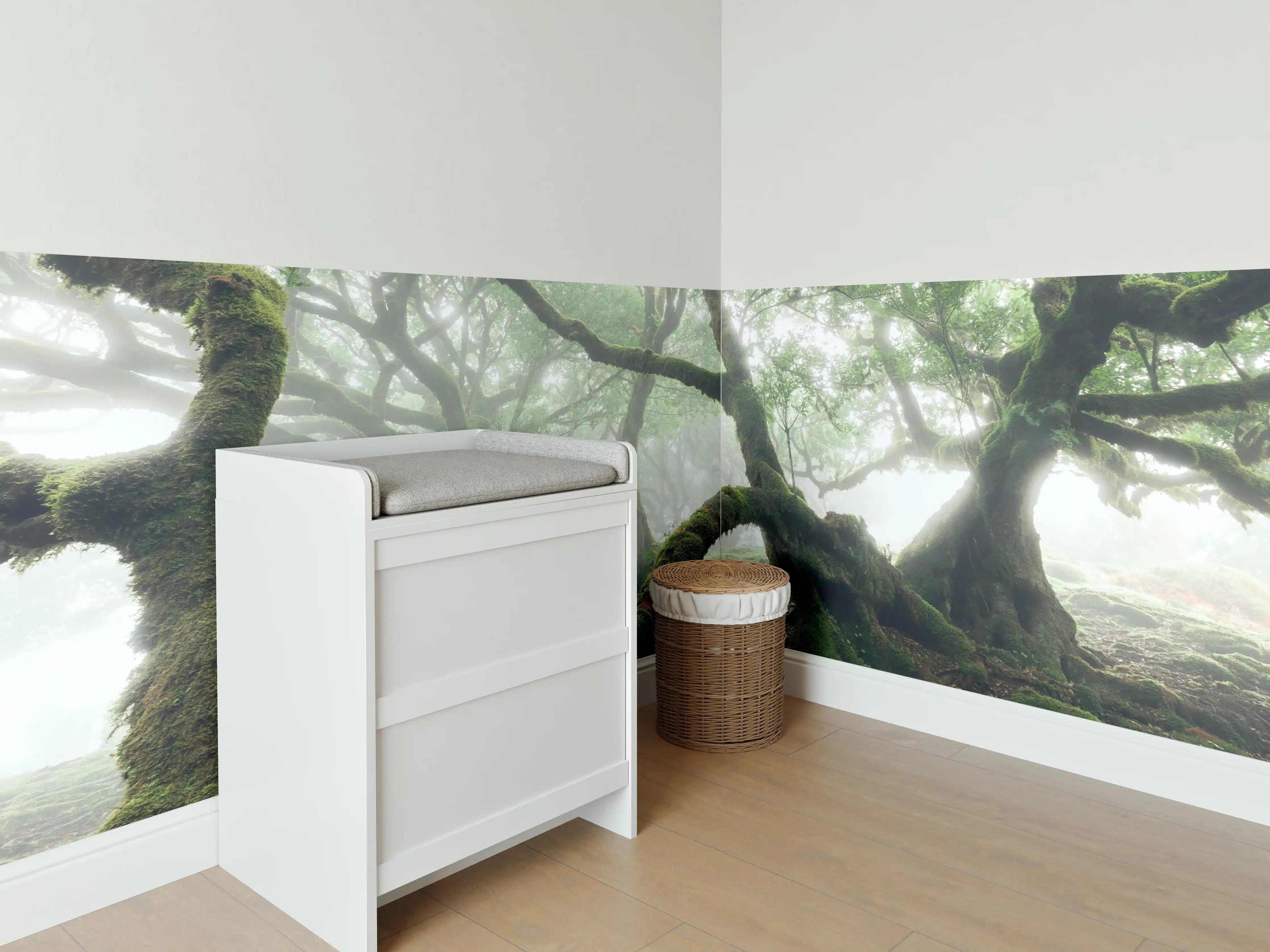 Babyzimmer Wandgestaltung - Nebeliger, mystischer Wald
