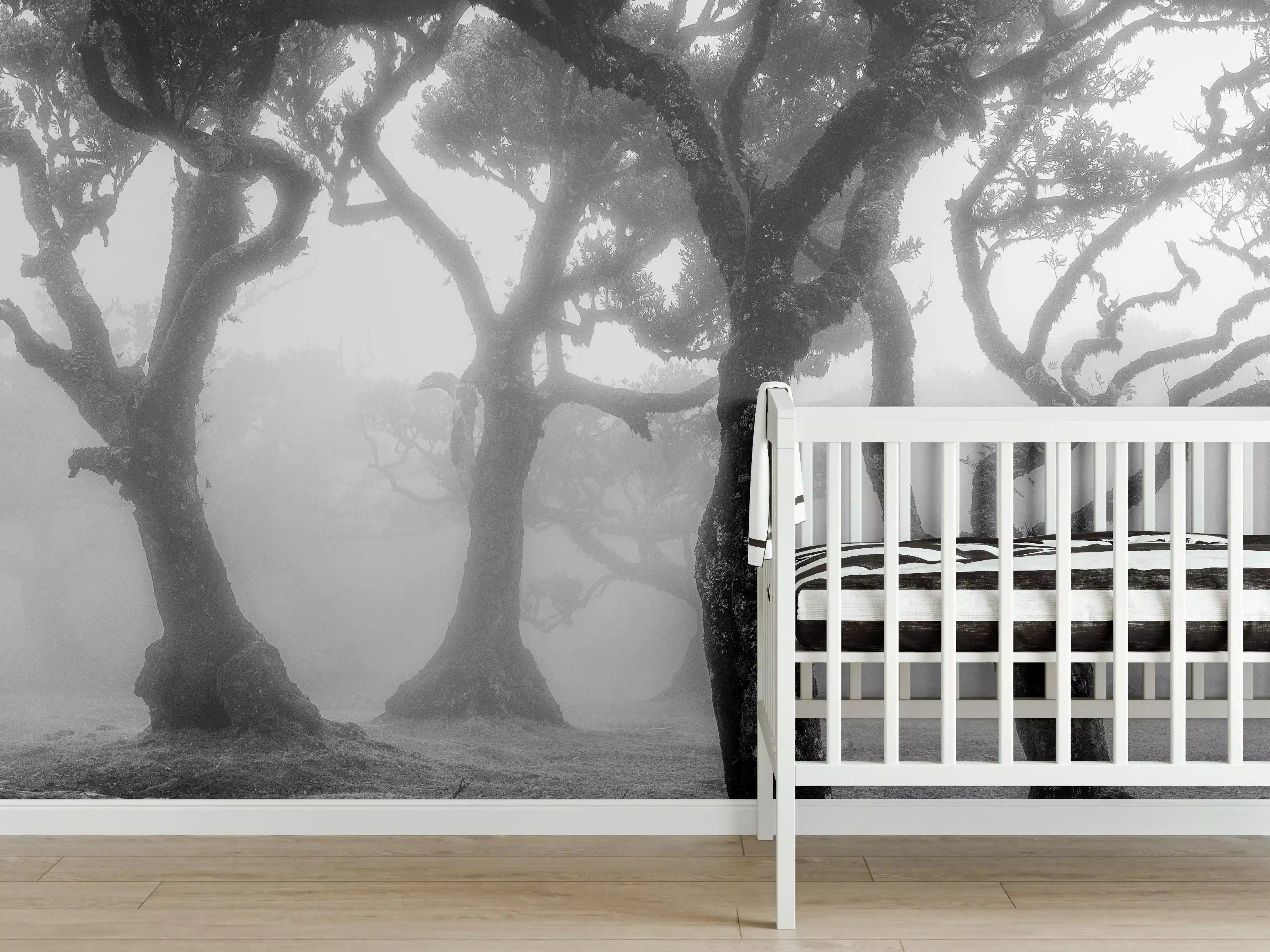 Babyzimmer Wandgestaltung - Nebelwald in Schwarz-Weiß