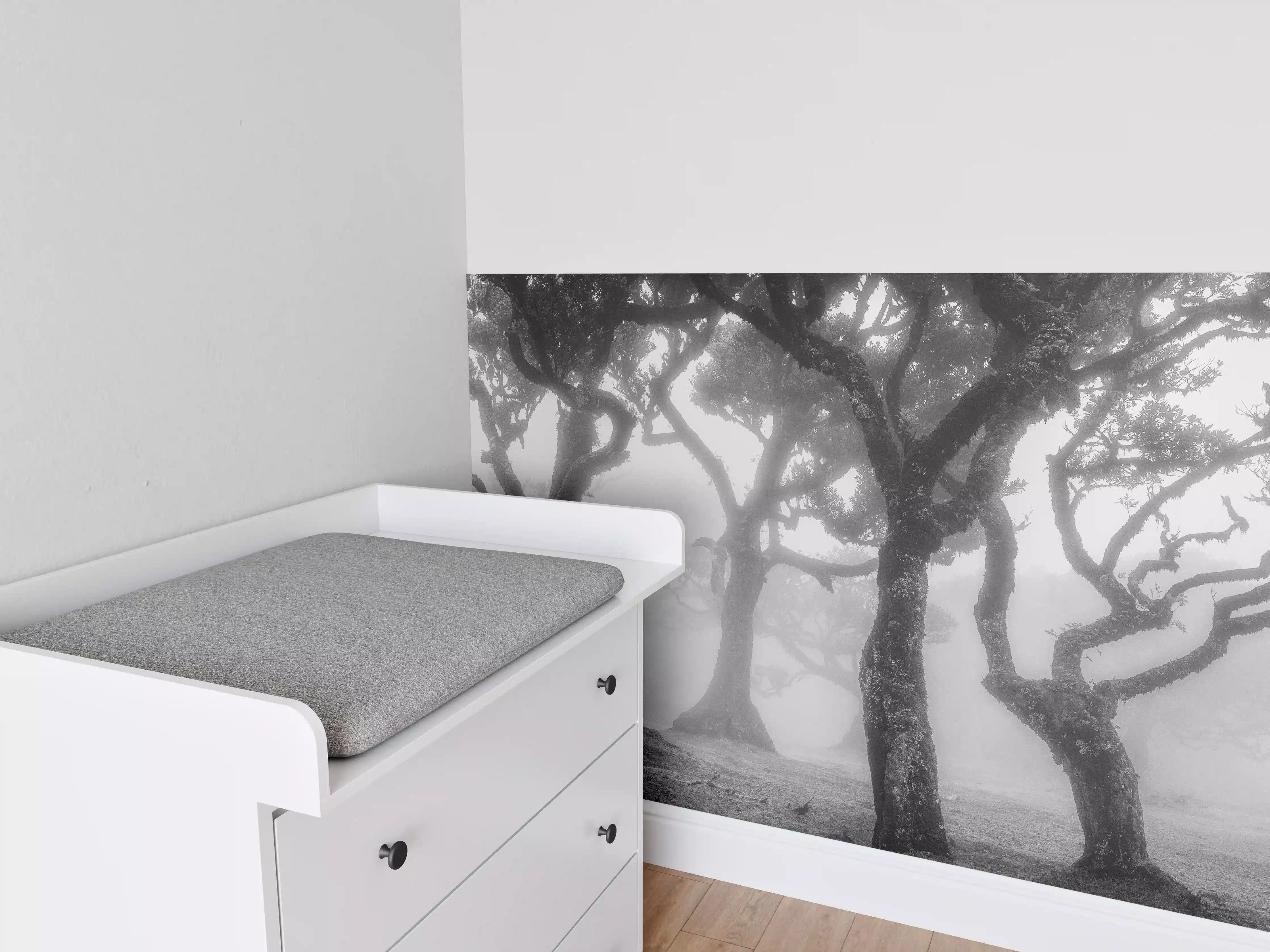 Babyzimmer Wandgestaltung - Nebelwald in Schwarz-Weiß