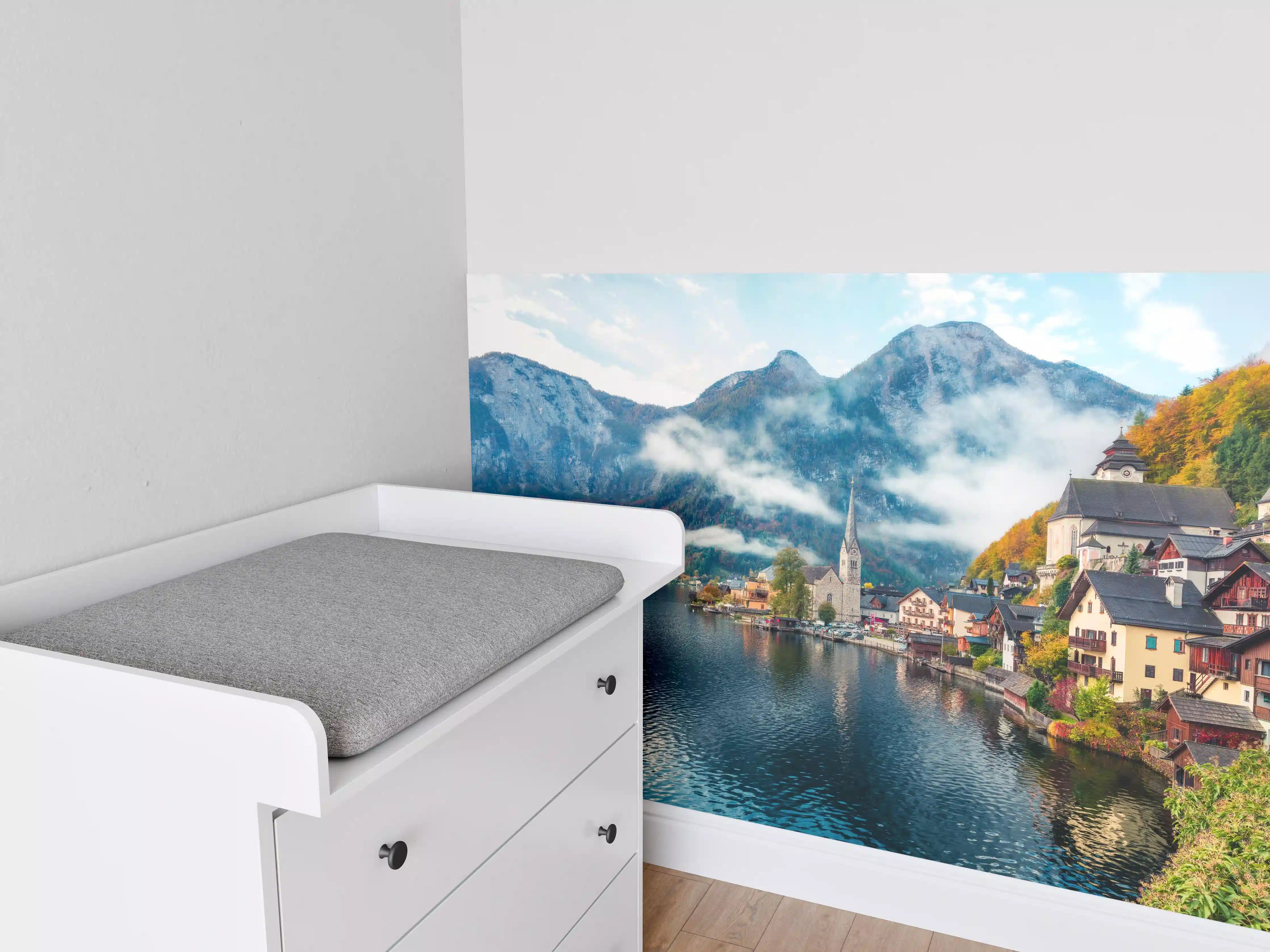 Babyzimmer Wandgestaltung - Neblige Herbstszene am Hallstätter See