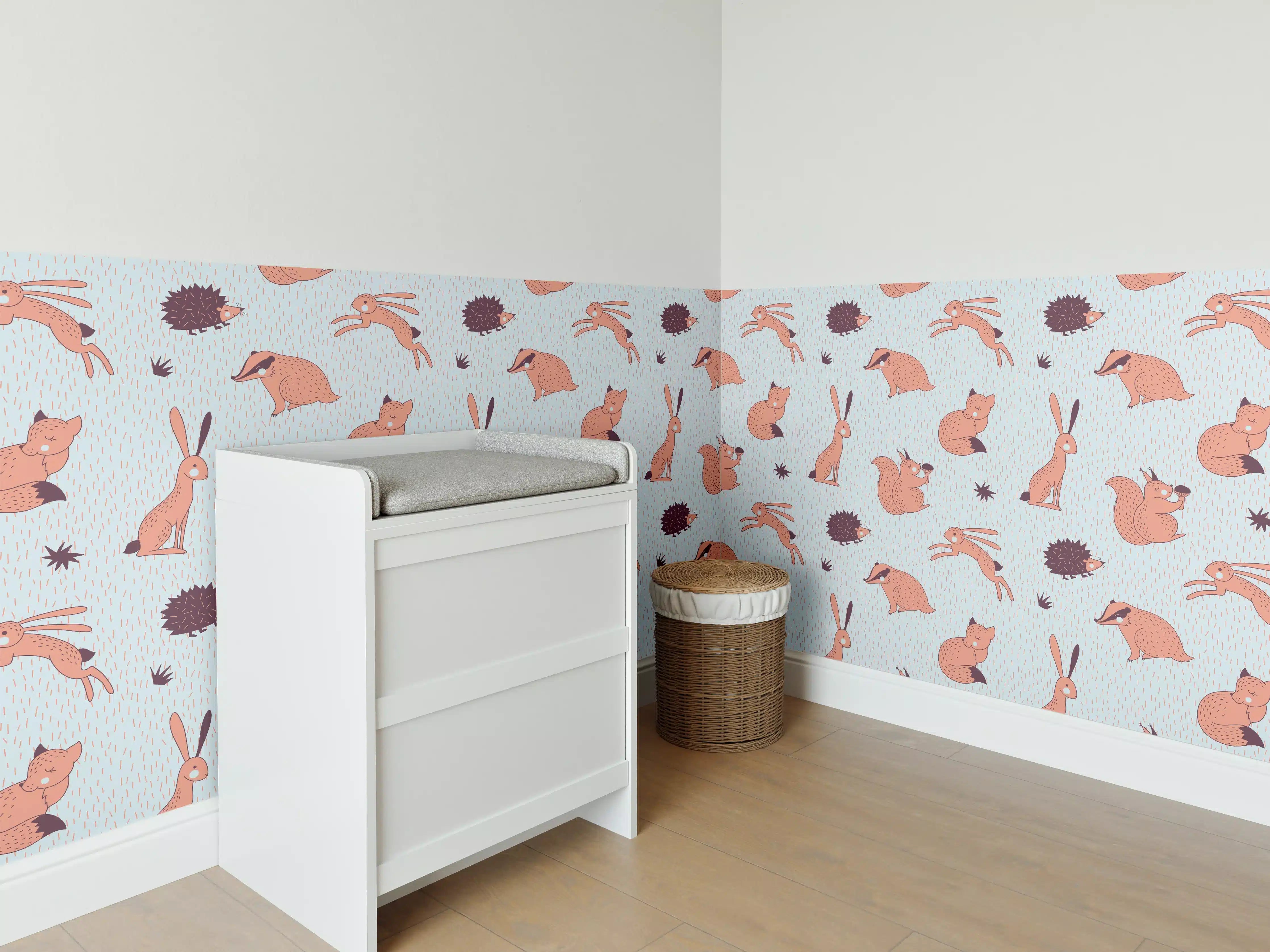 Babyzimmer Wandgestaltung - Niedliche Hasen und Sonnenblumen Muster in Hellblau