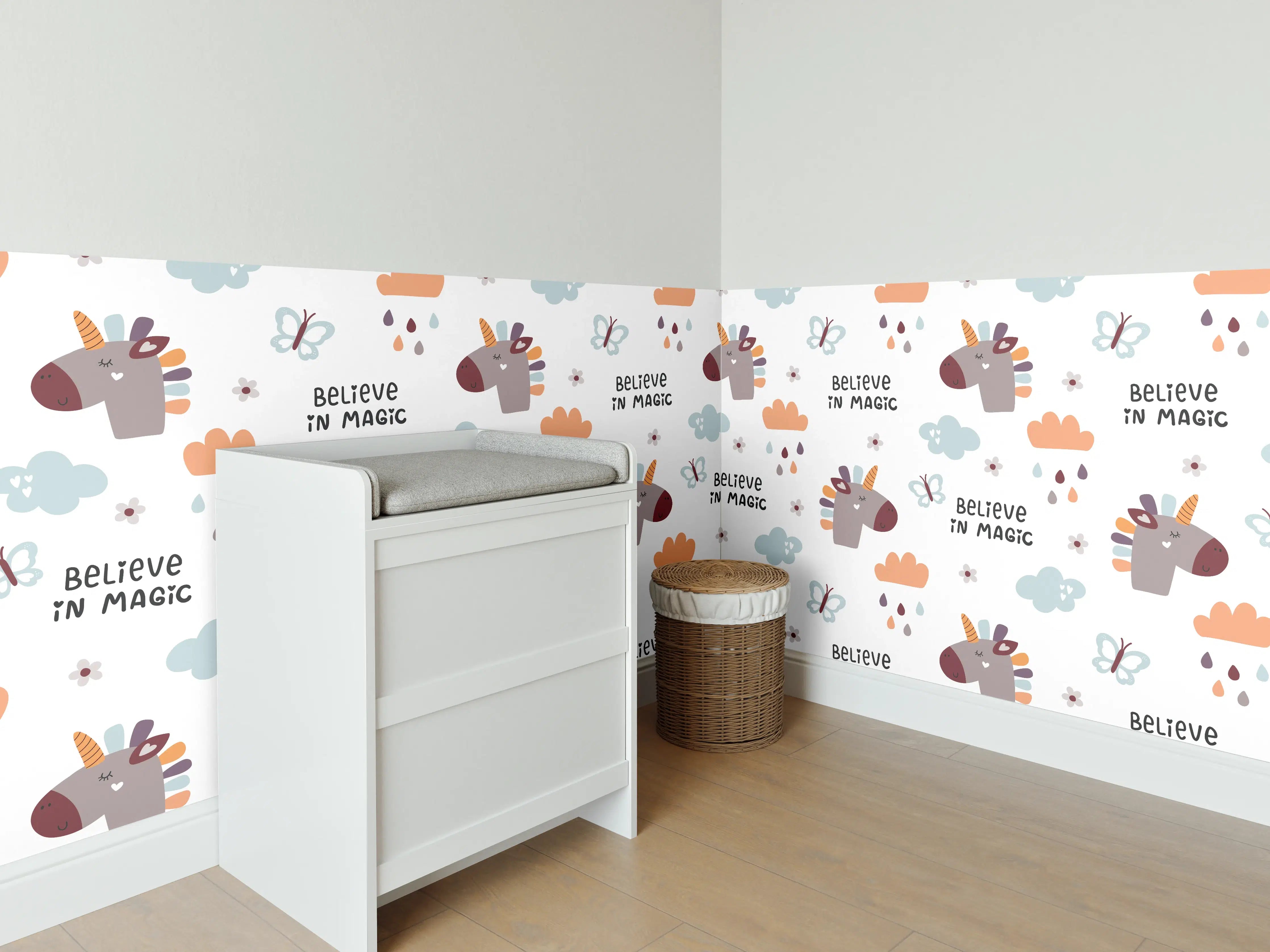 Babyzimmer Wandgestaltung - Niedlicher Einhorn-Print mit Wolken und Sternen