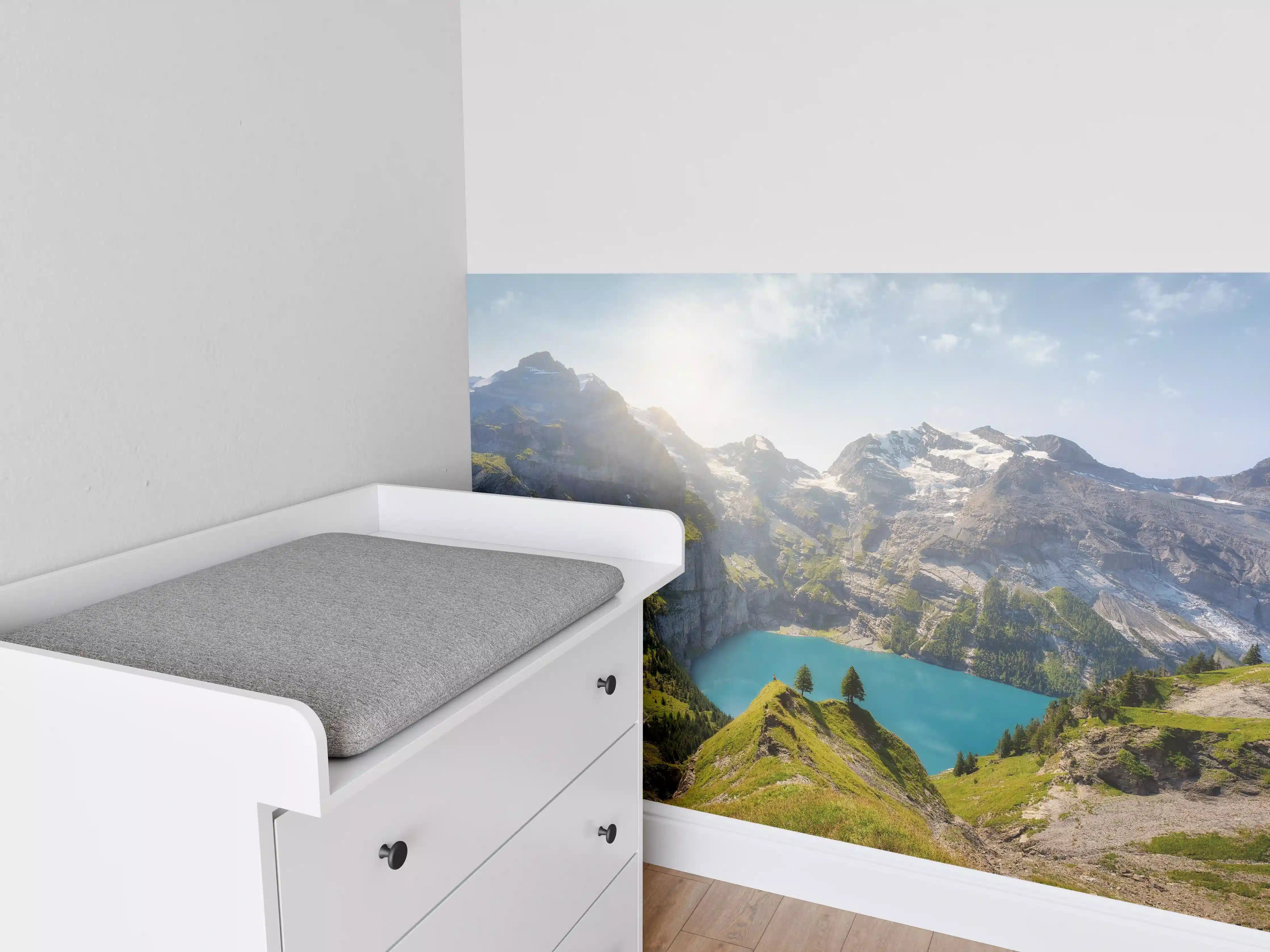 Babyzimmer Wandgestaltung - Oeschinensee in den Schweizer Alpen