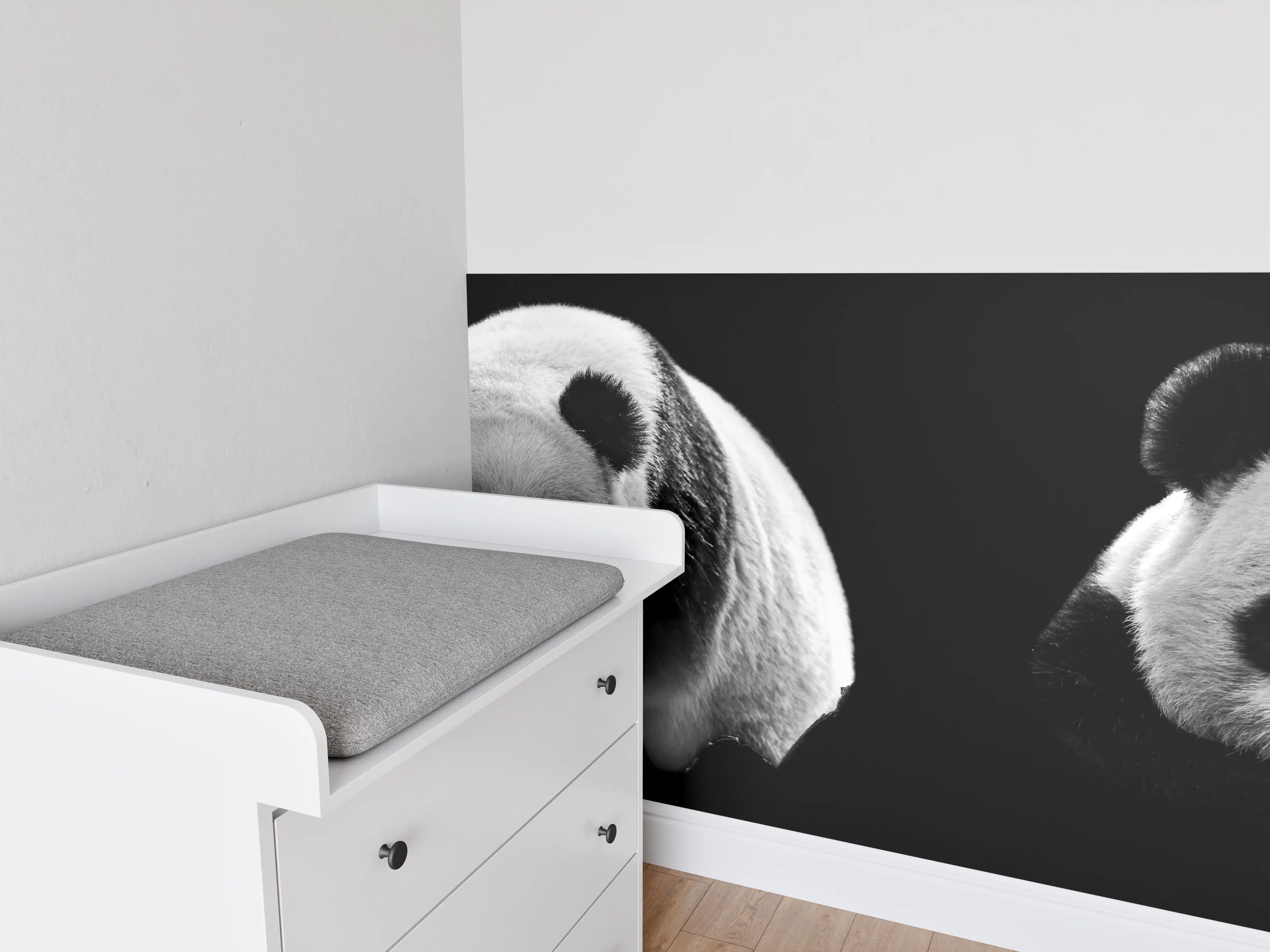 Babyzimmer Wandgestaltung - Panda mit schwarzem Hintergrund