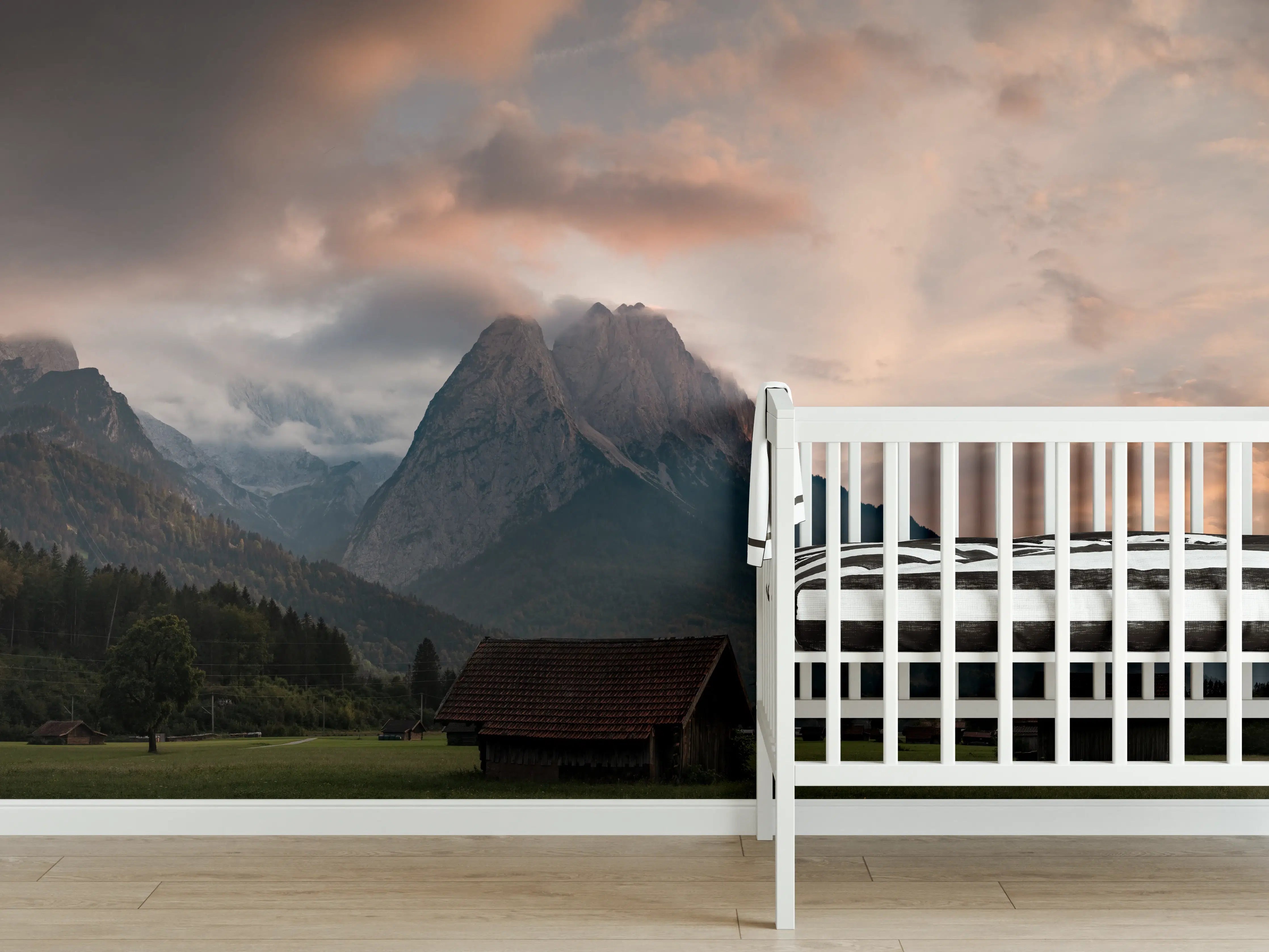 Babyzimmer Wandgestaltung - Panorama von der wolkenverhangenen Zugspitze