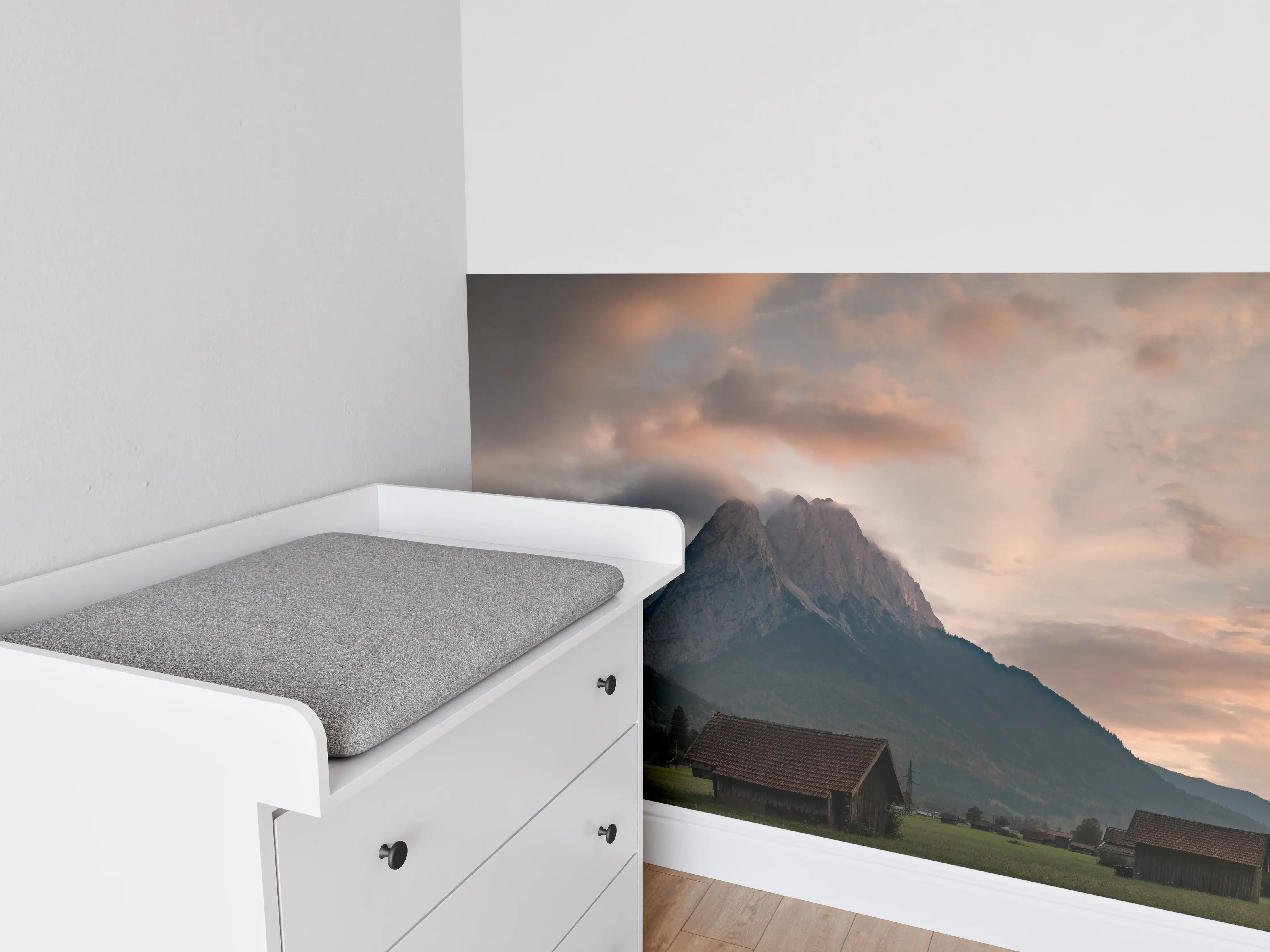 Babyzimmer Wandgestaltung - Panorama von der wolkenverhangenen Zugspitze