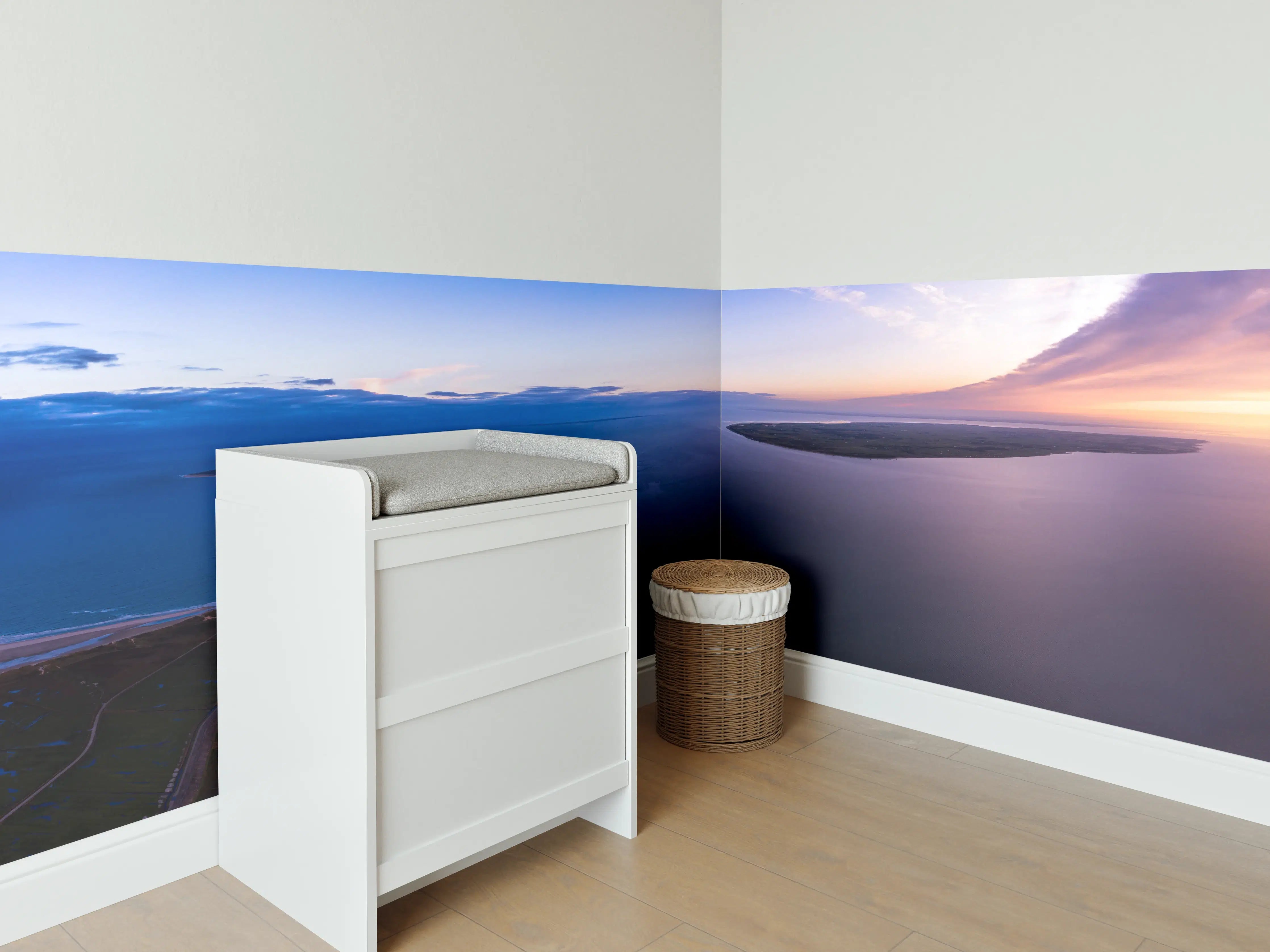 Babyzimmer Wandgestaltung - Panoramablick über friedliche Wasserlandschaft