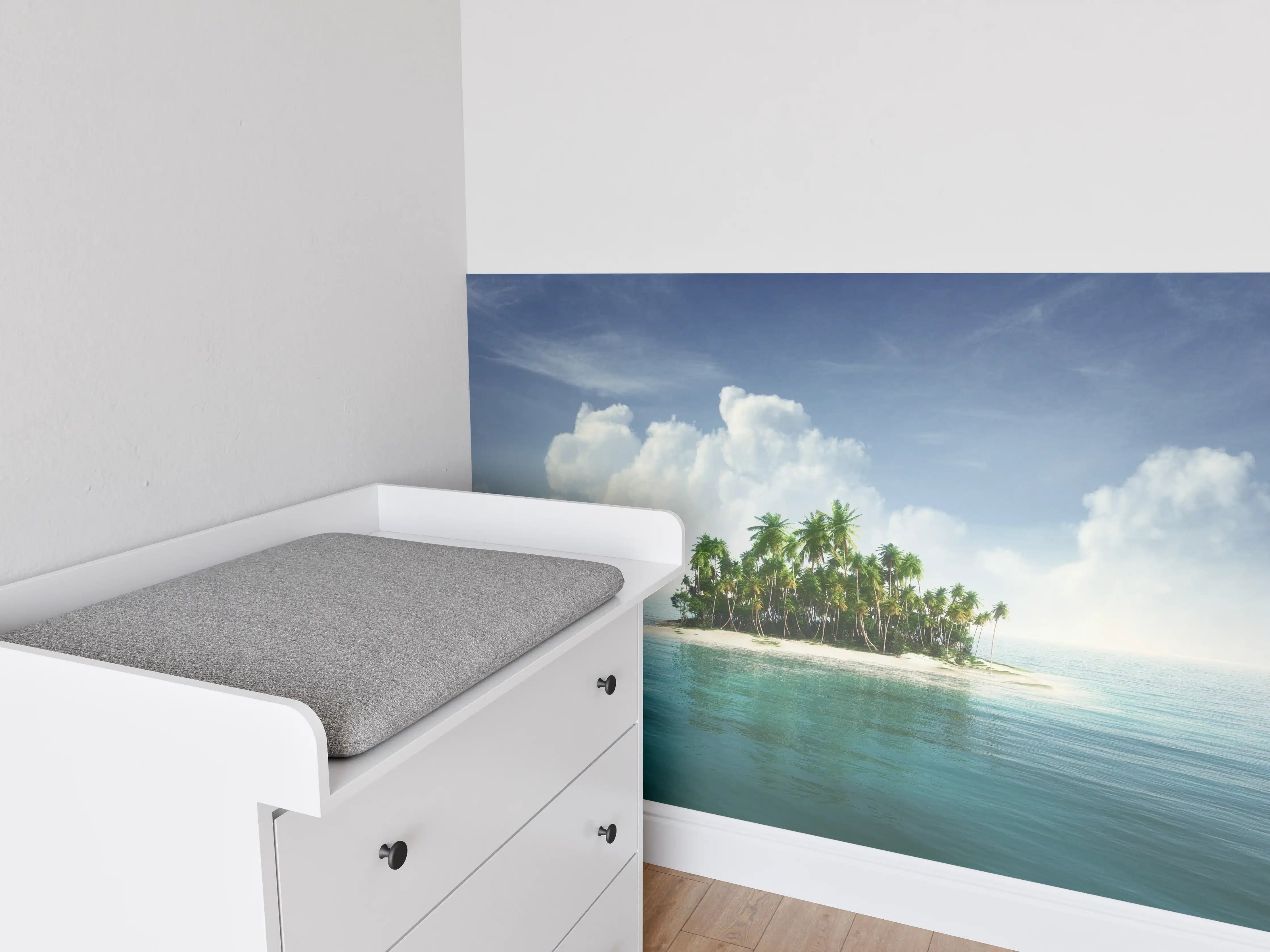 Babyzimmer Wandgestaltung - Paradiesinsel mit Palmen und blauen Himmel