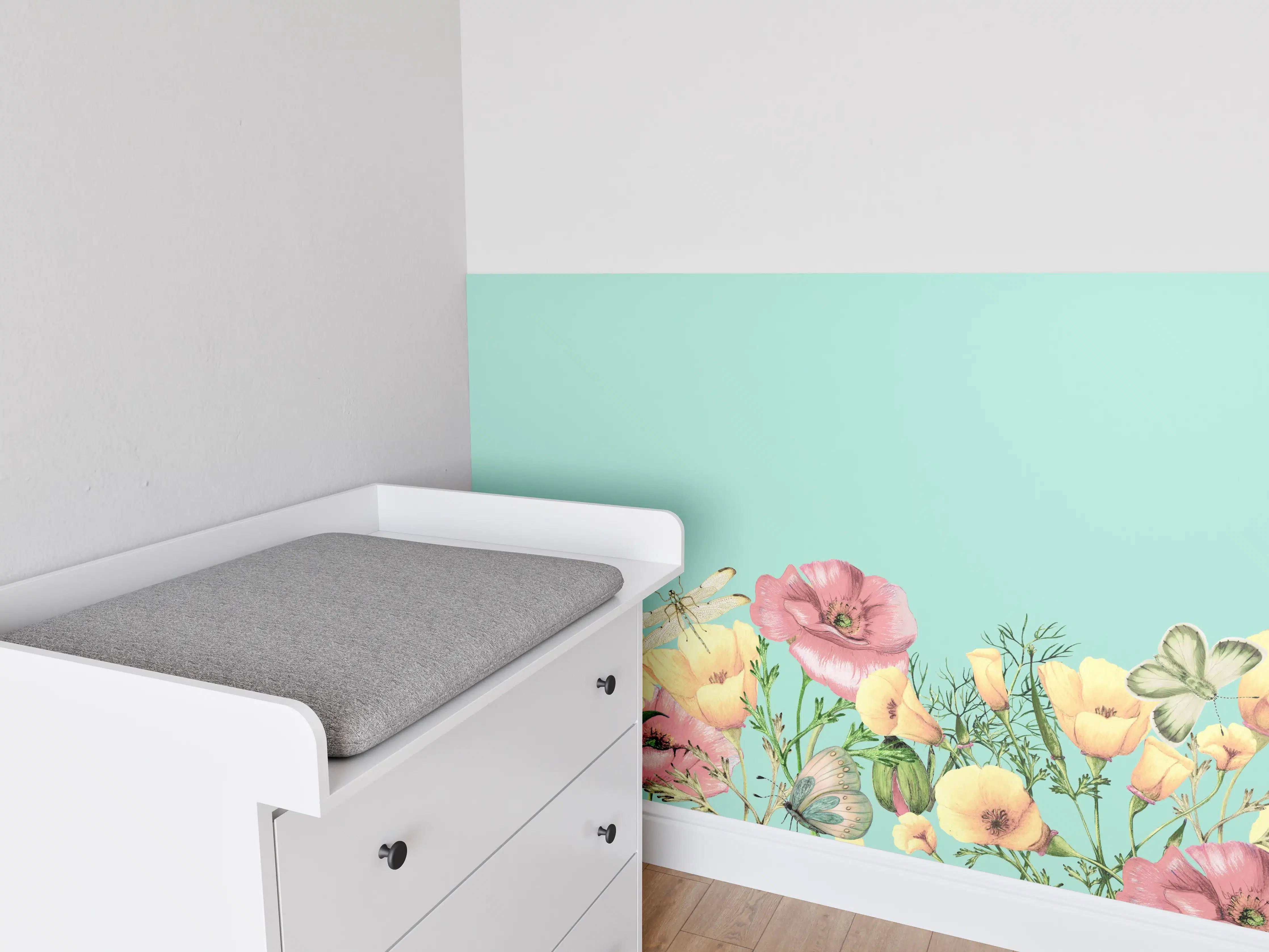 Babyzimmer Wandgestaltung - Pastellfarbene Blumen und Schmetterlinge