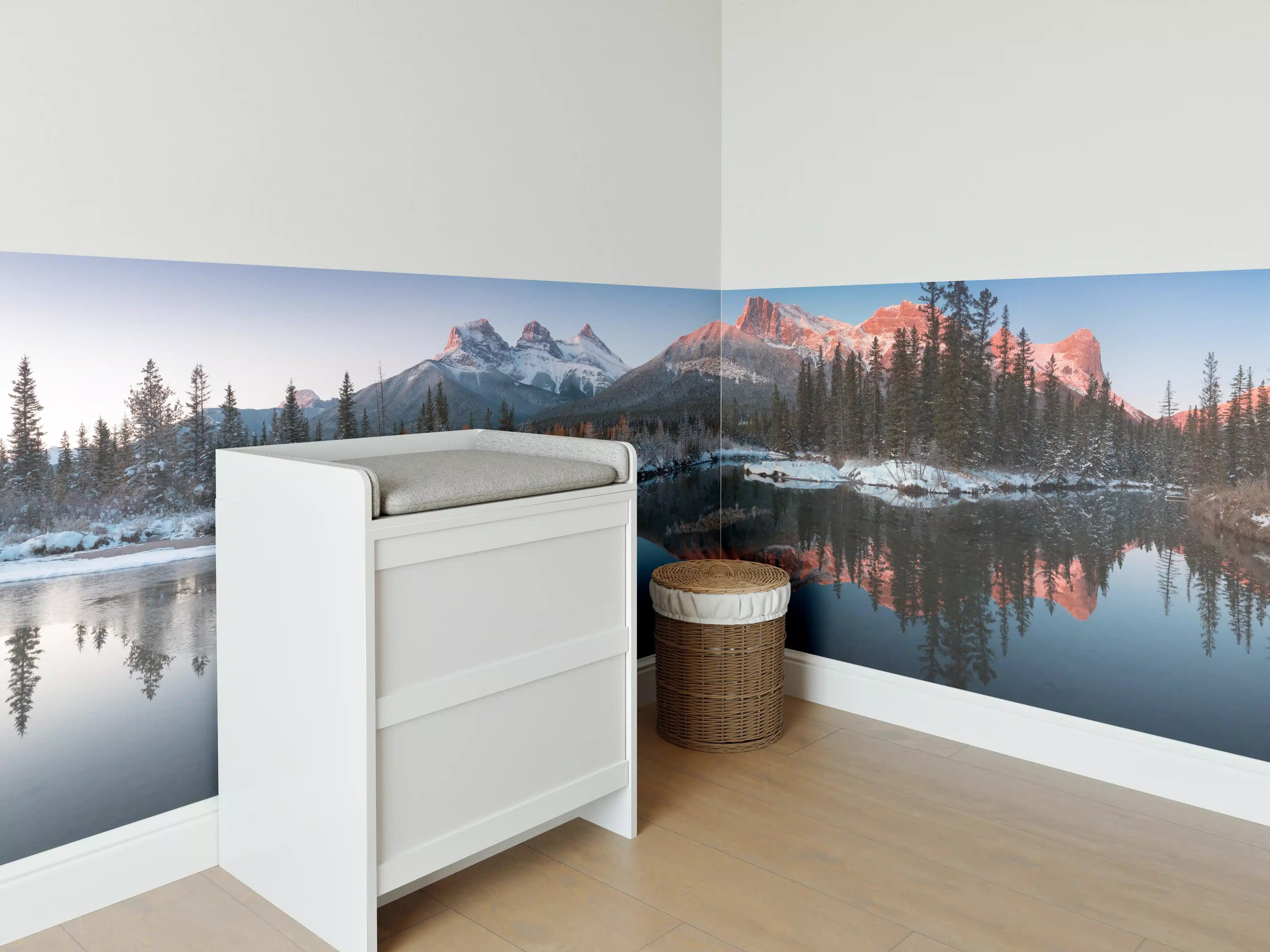 Babyzimmer Wandgestaltung - Perfektes Spiegelbild der Drei-Schwestern-Gipfel