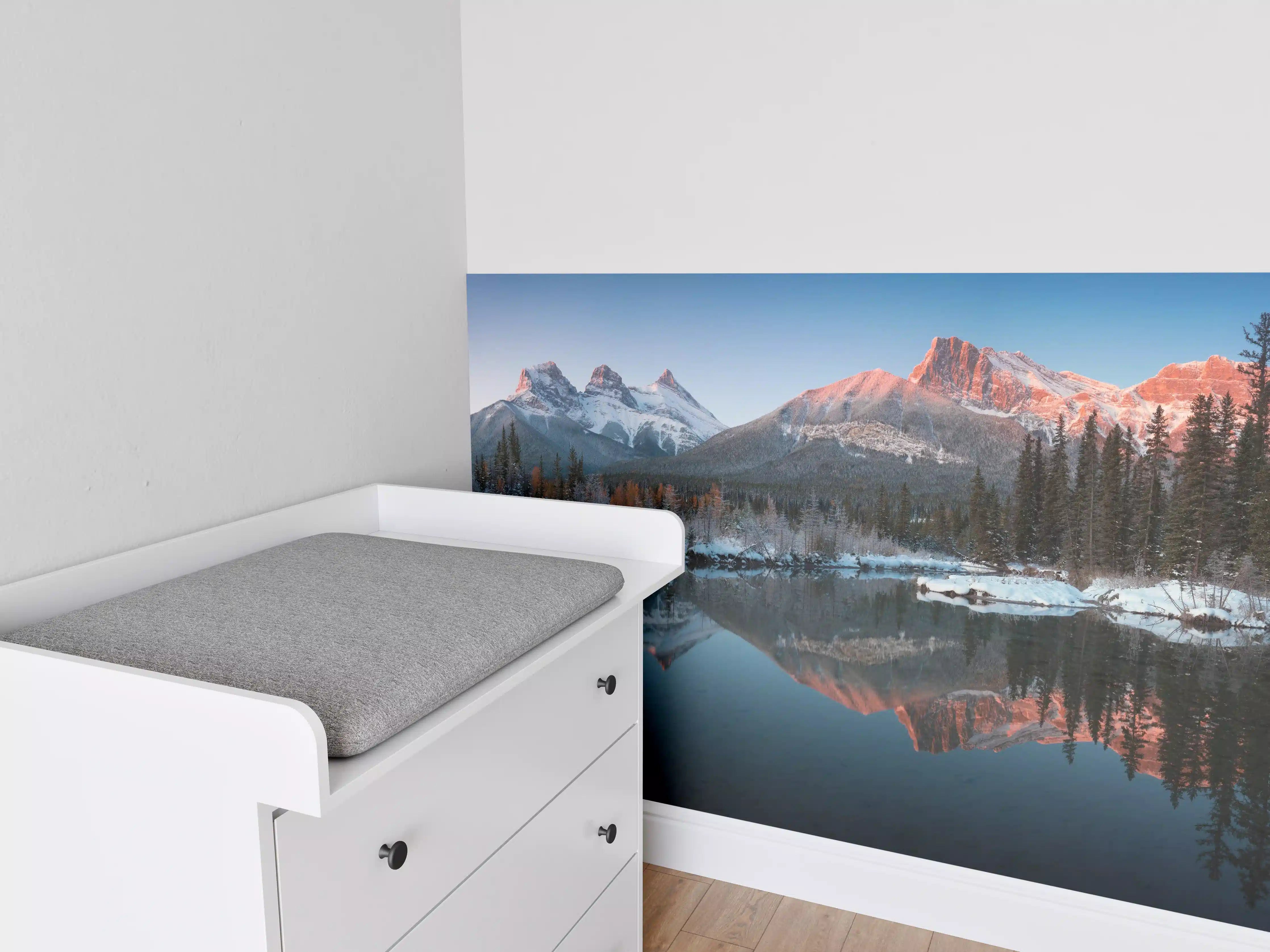 Babyzimmer Wandgestaltung - Perfektes Spiegelbild der Drei-Schwestern-Gipfel