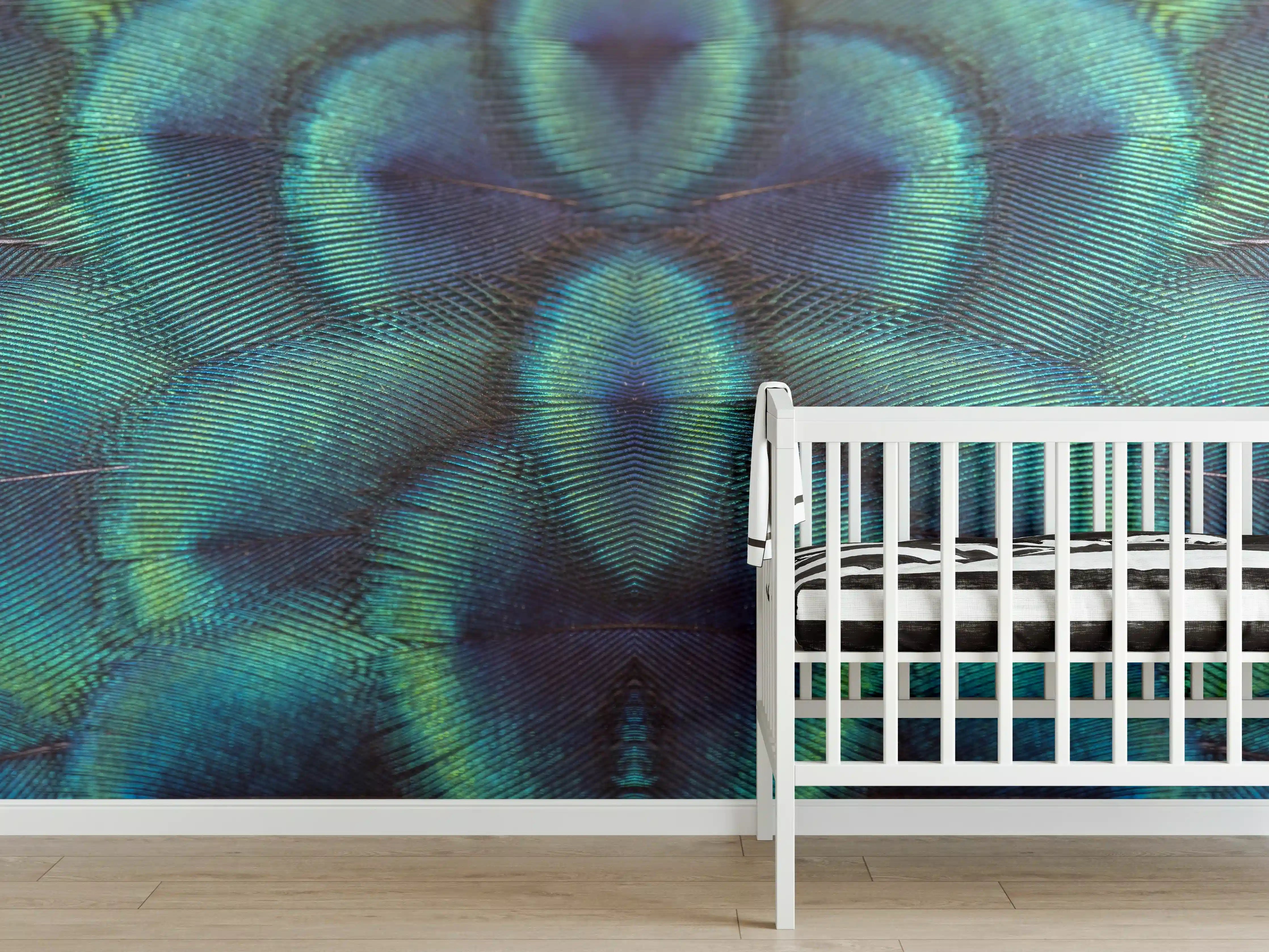 Babyzimmer Wandgestaltung - Pfauenfedern - Nahaufnahme