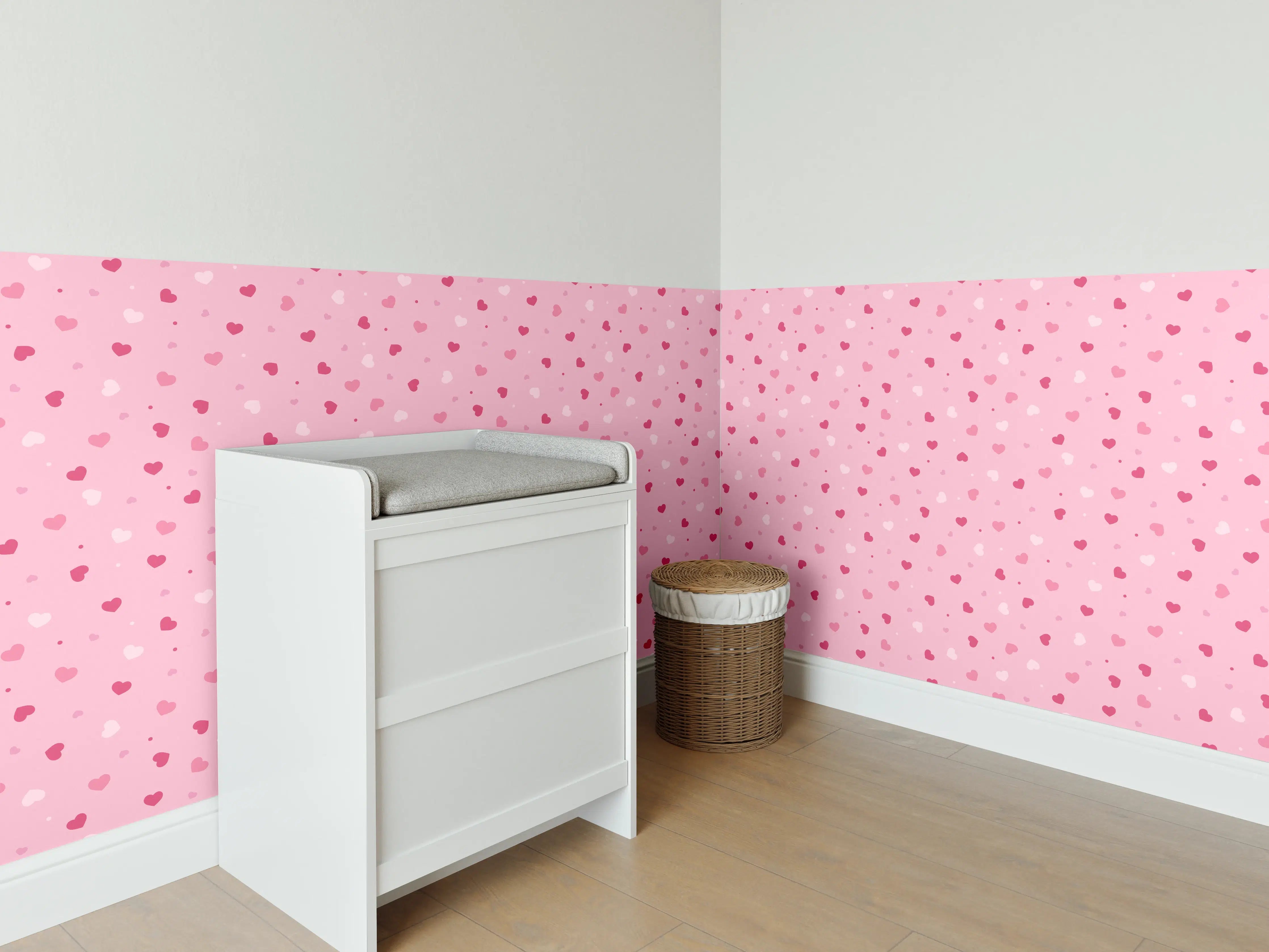 Babyzimmer Wandgestaltung - Pinker Punkteregel mit Herzmotiven