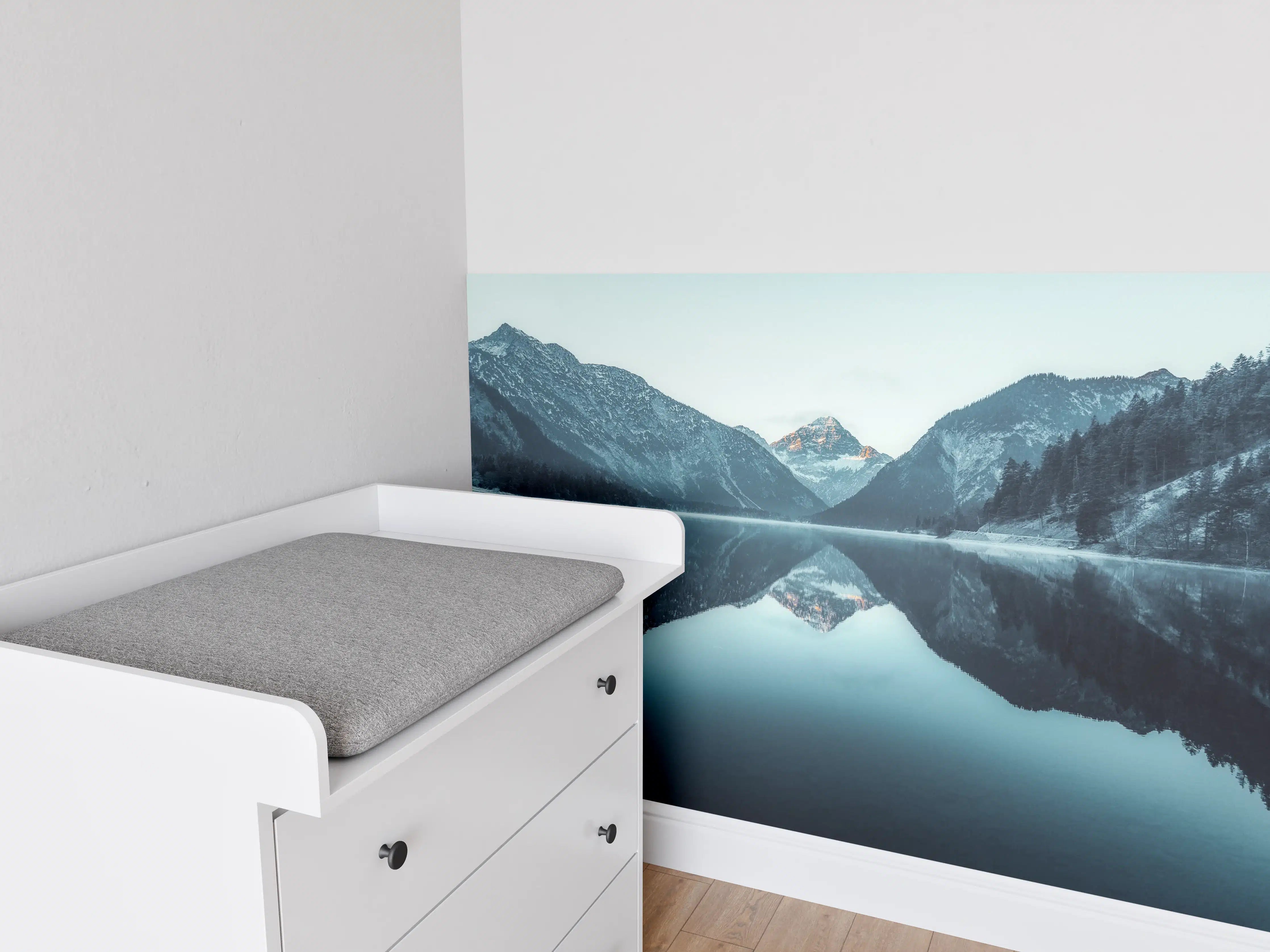 Babyzimmer Wandgestaltung - Plansee im Winter - Österreich