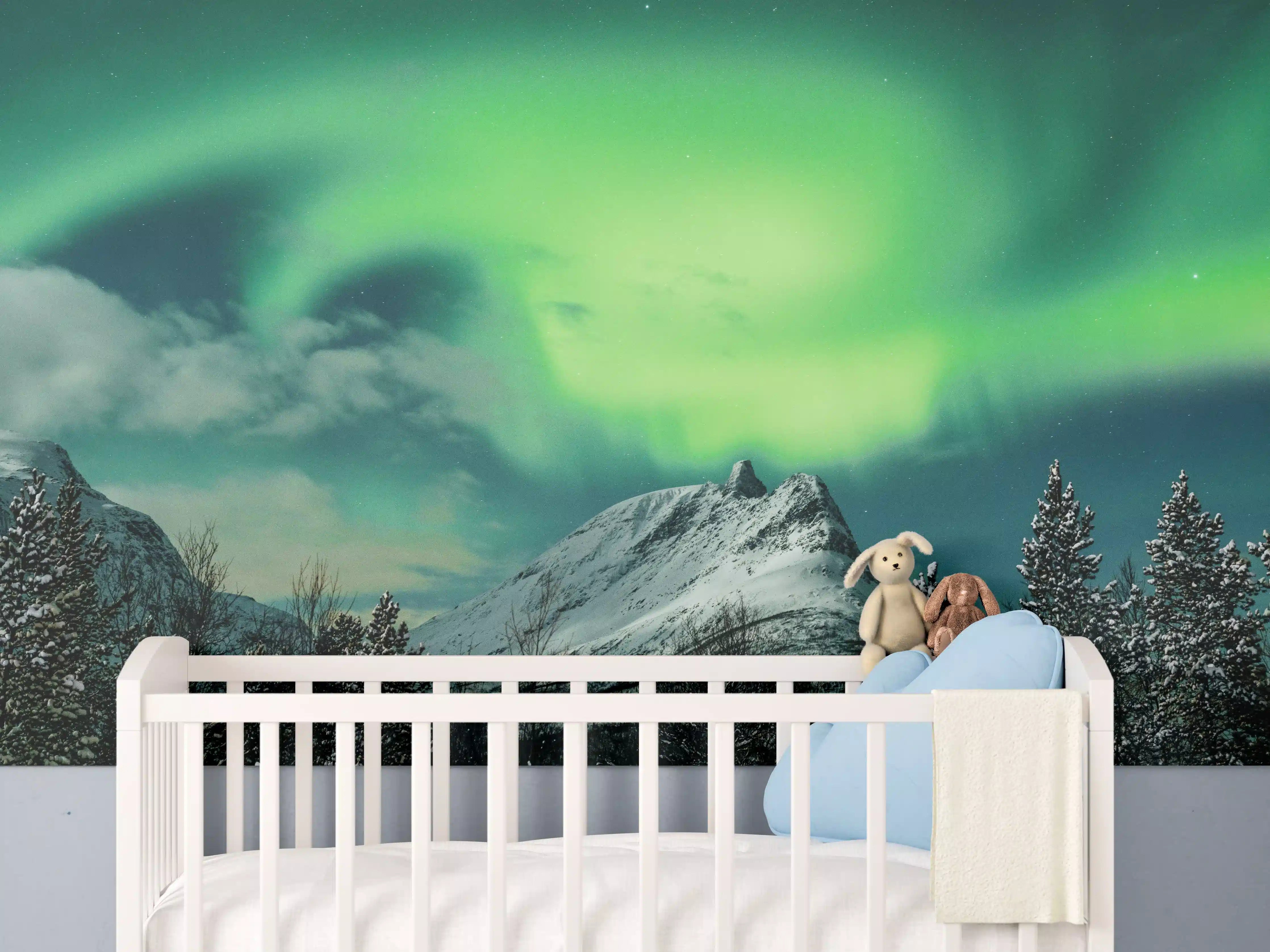 Babyzimmer Wandgestaltung - Polarlichter über Berg in Nordnorwegen