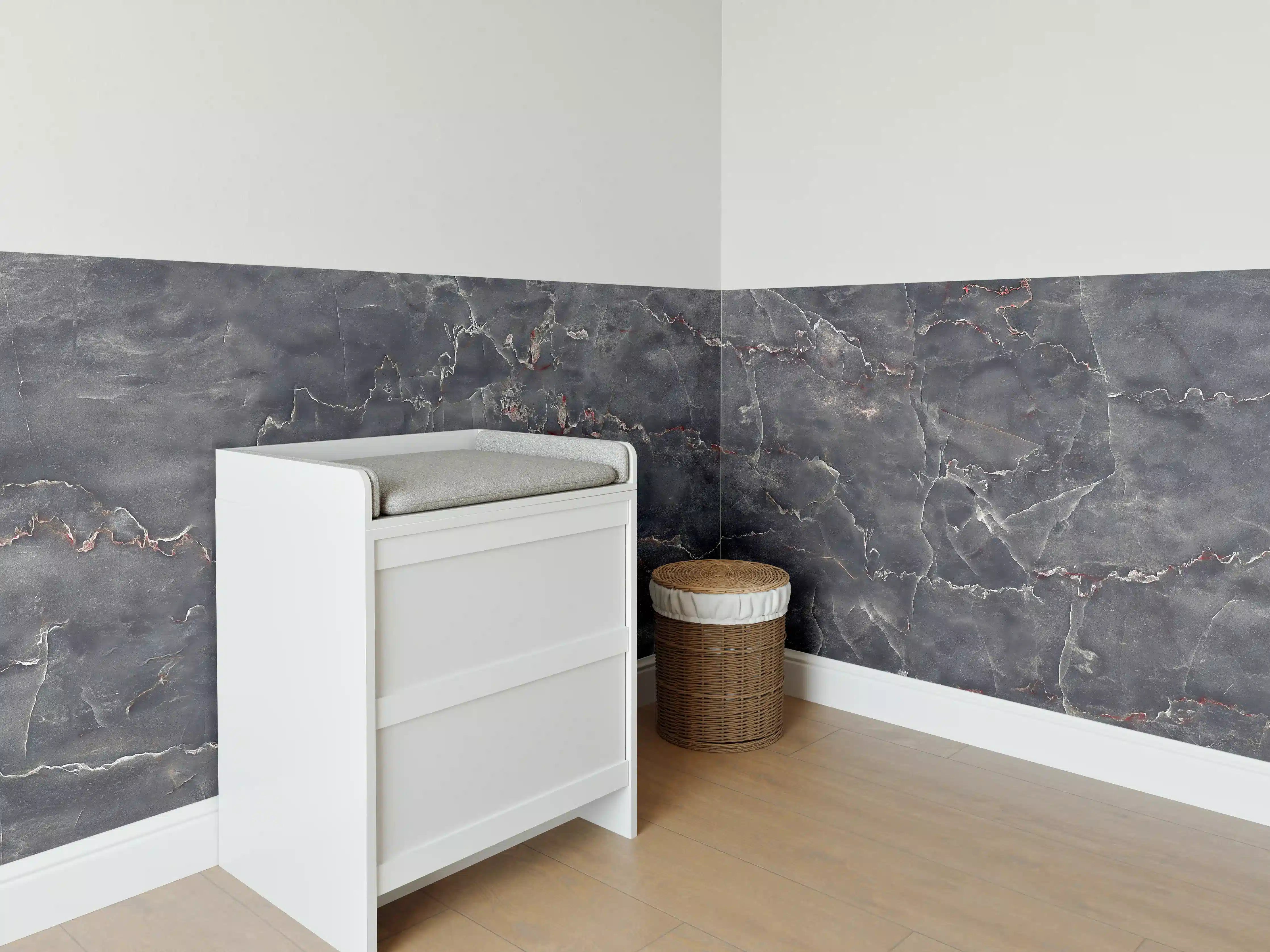 Babyzimmer Wandgestaltung - Polierter Onyxmarmor mit Adern