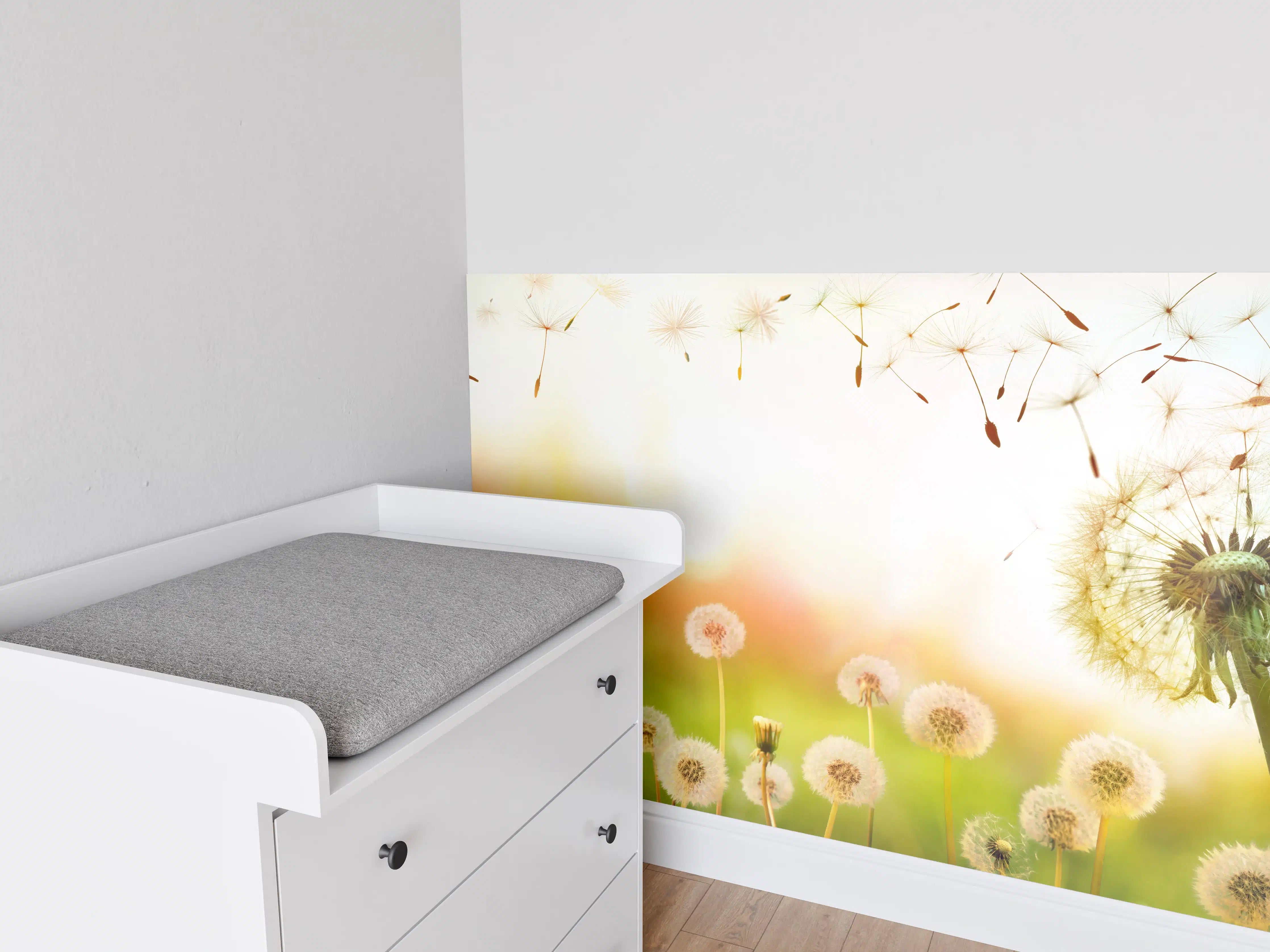 Babyzimmer Wandgestaltung - Pusteblumen im goldenen Licht