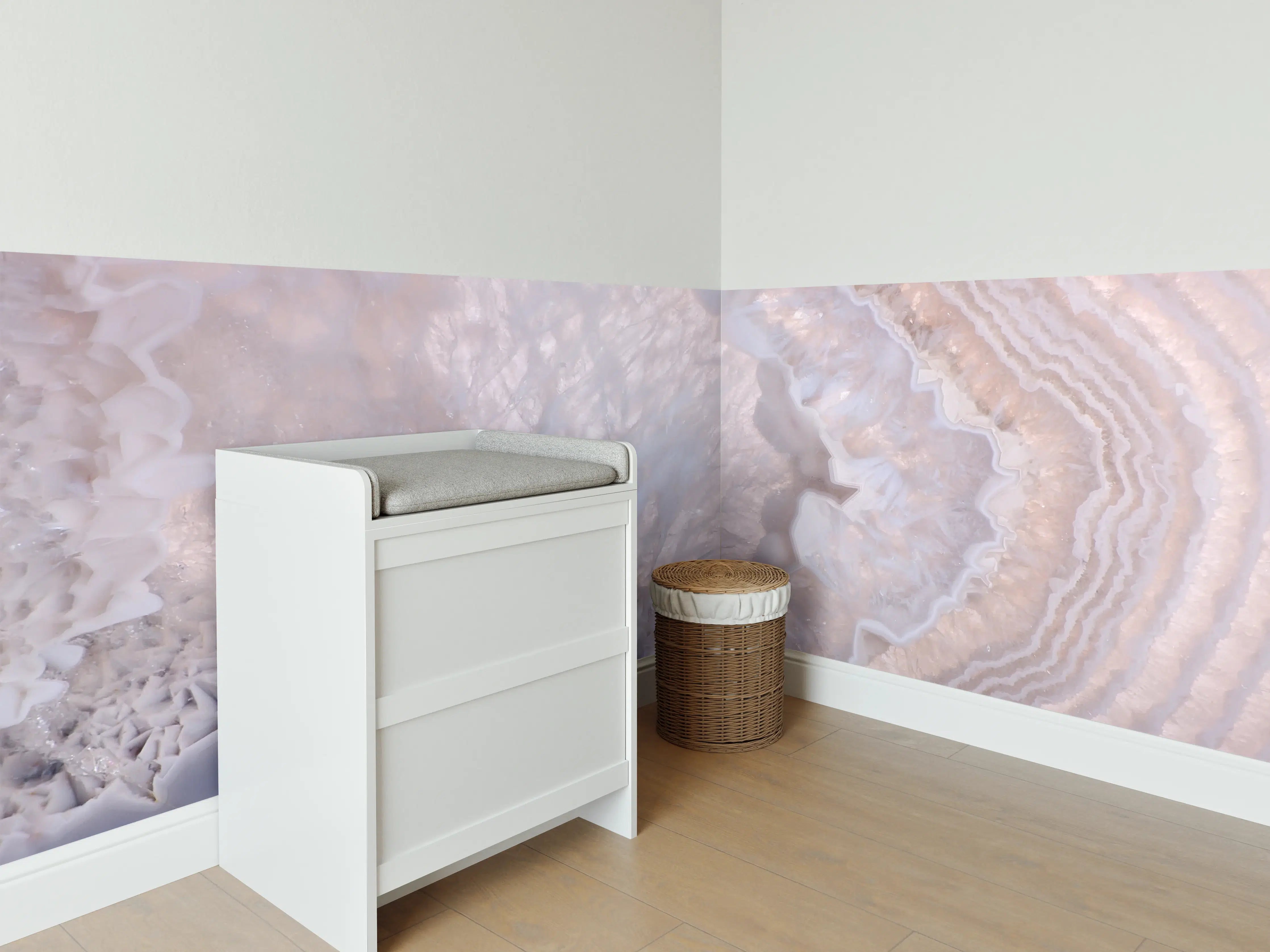 Babyzimmer Wandgestaltung - Quarz in Wellenstruktur