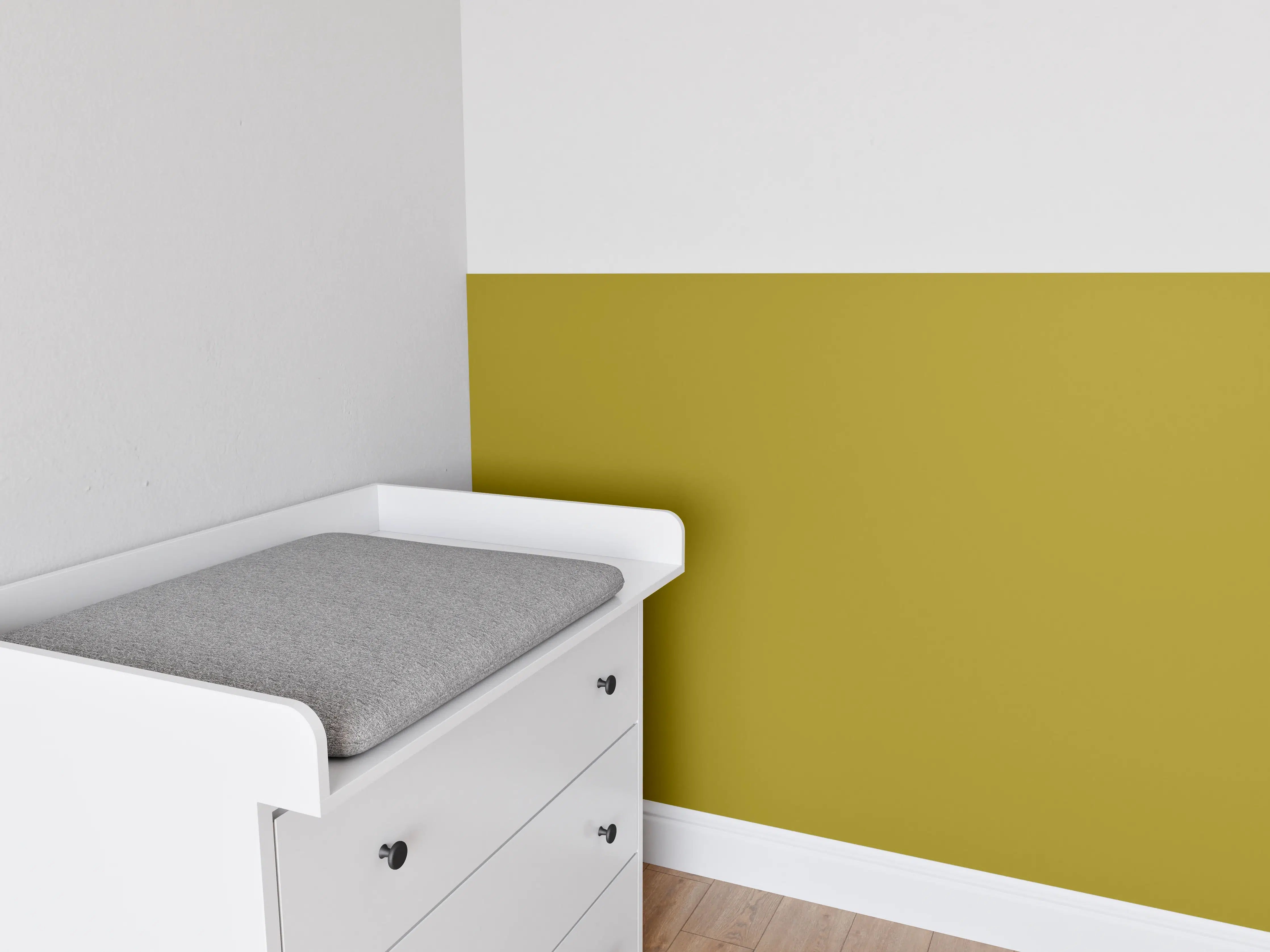 Babyzimmer Wandgestaltung - RAL 1027 (Curry)