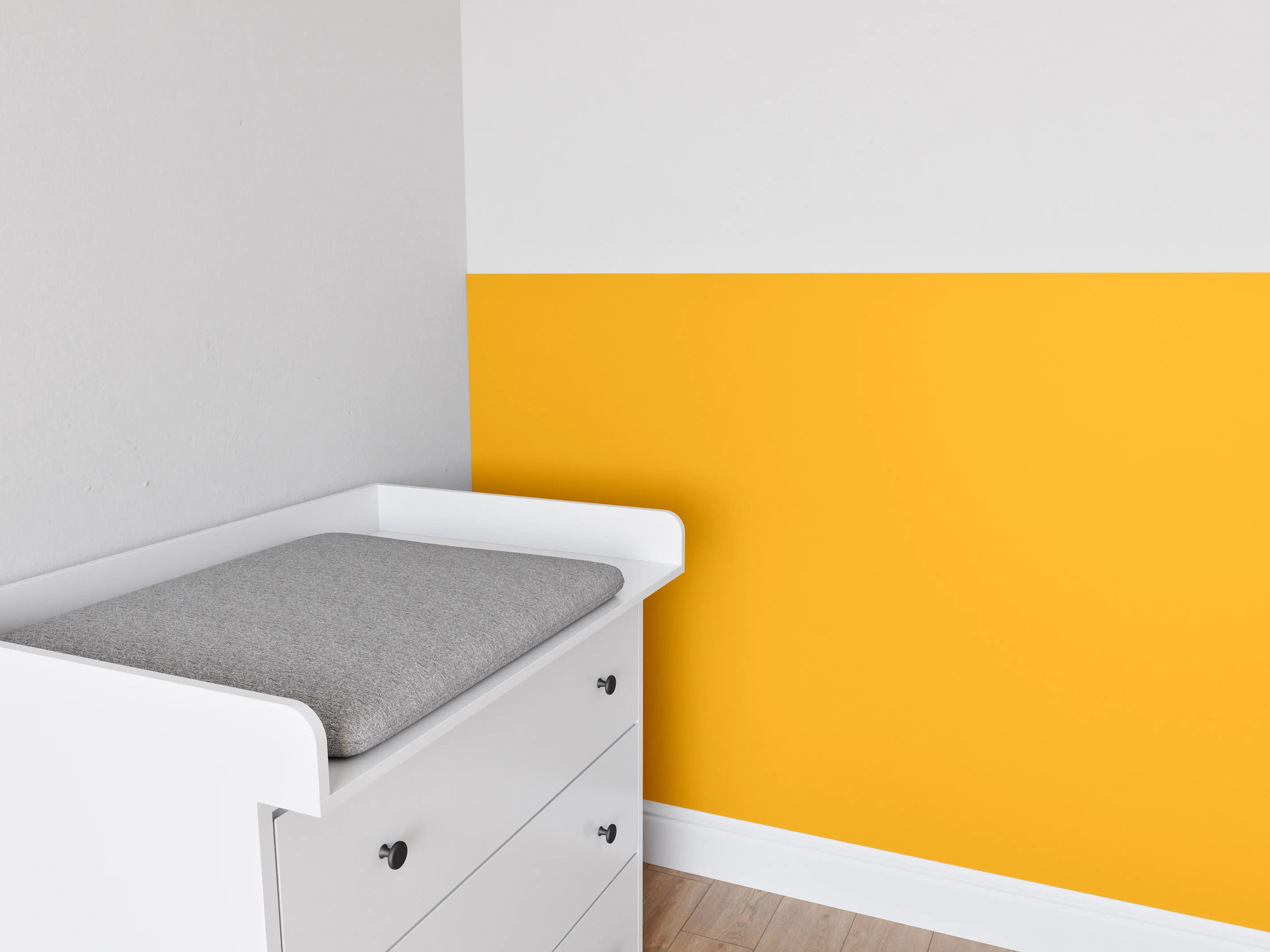 Babyzimmer Wandgestaltung - RAL 1028 (Melonengelb)