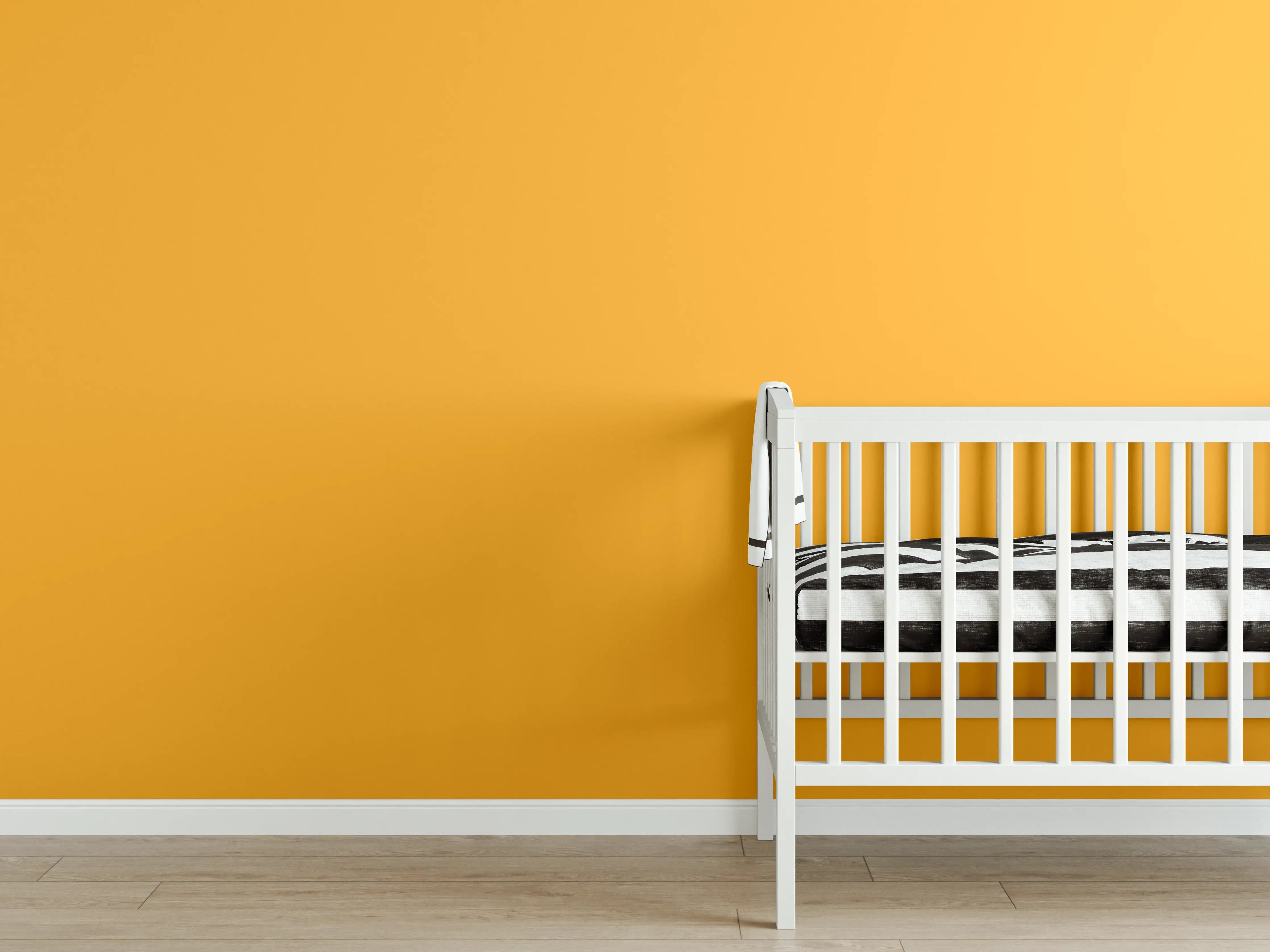 Babyzimmer Wandgestaltung - RAL 1033 (Dahliengelb)