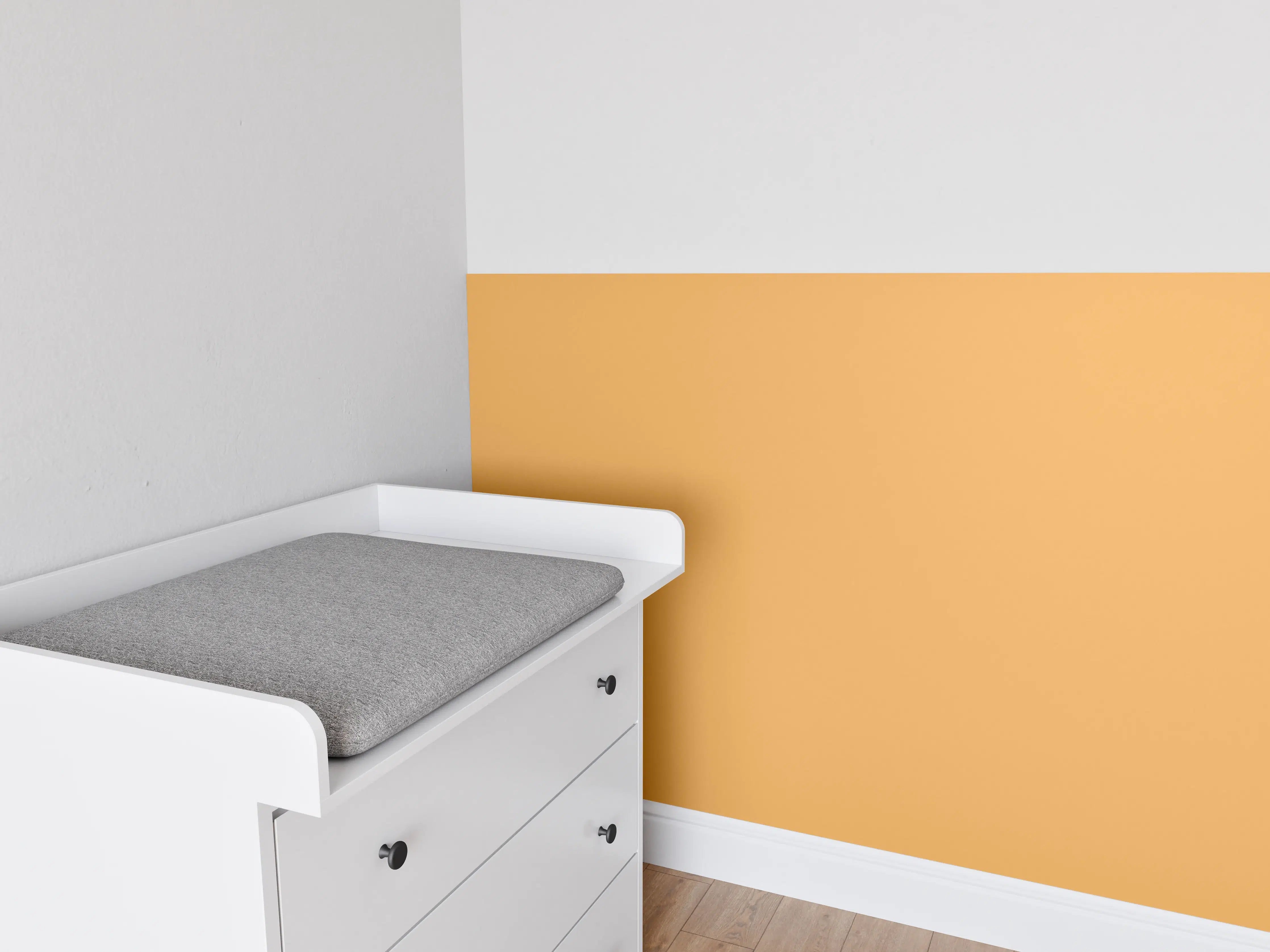 Babyzimmer Wandgestaltung - RAL 1034 (Pastellgelb)