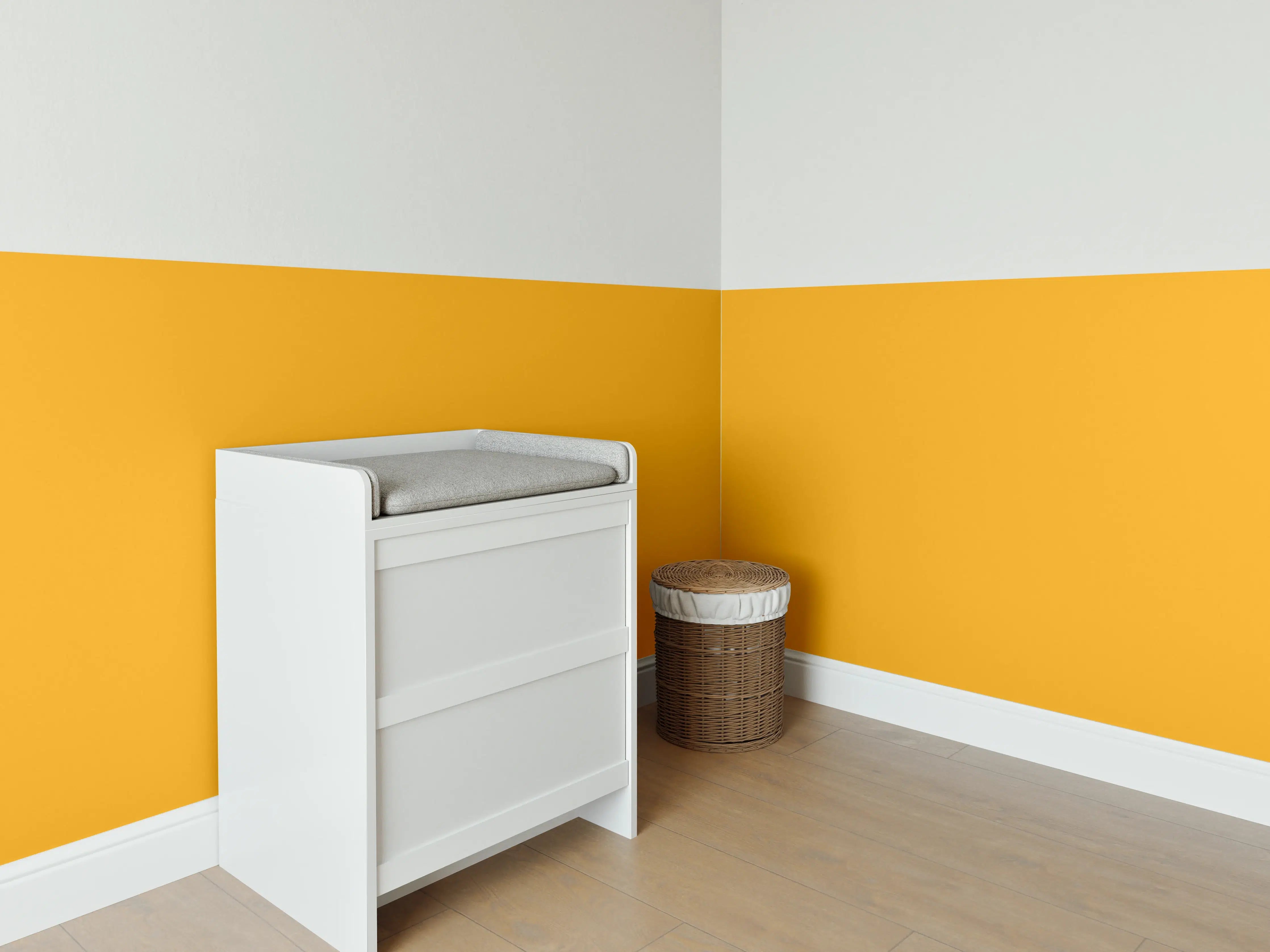 Babyzimmer Wandgestaltung - RAL 1037 (Sonnengelb)