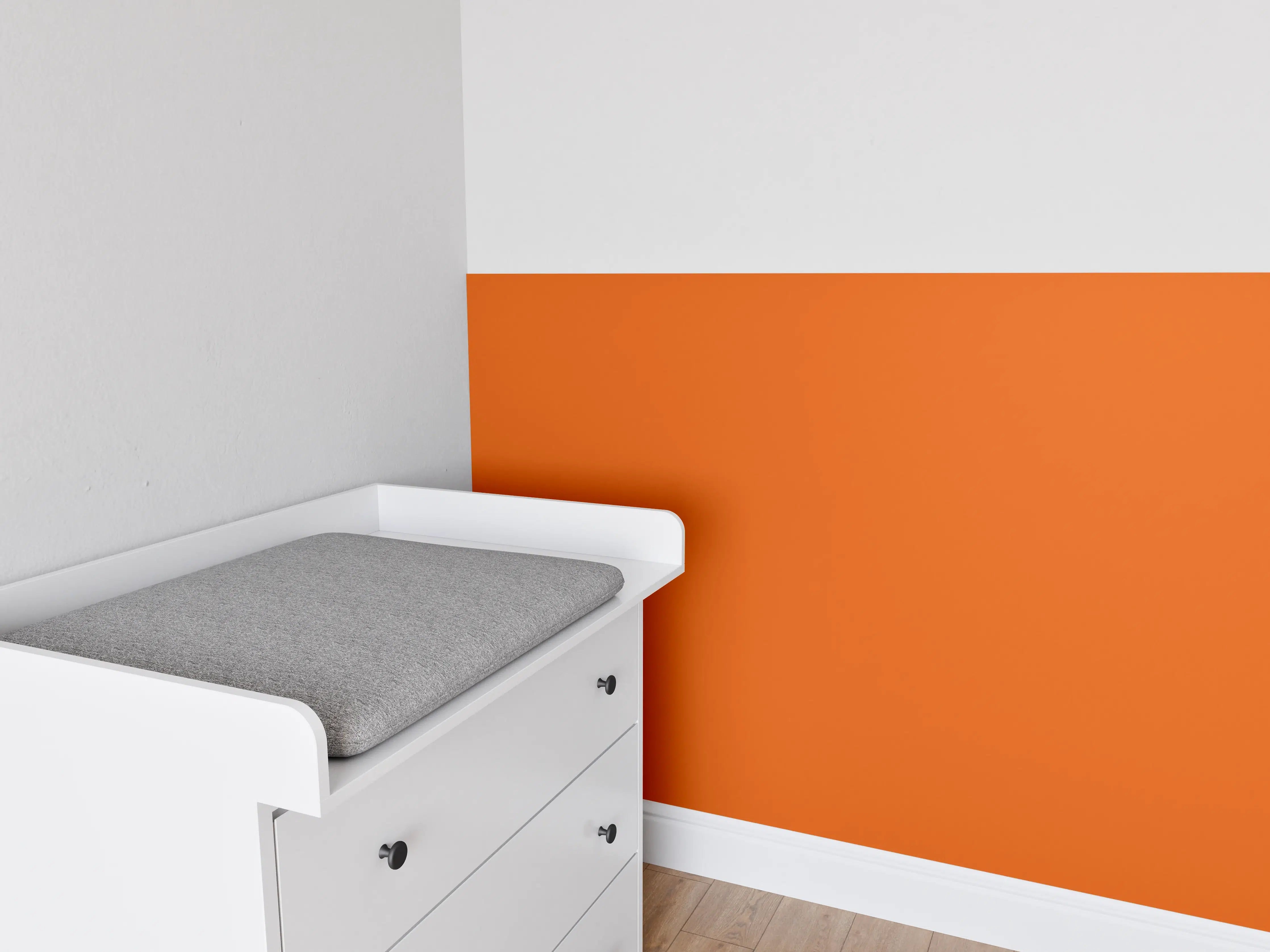 Babyzimmer Wandgestaltung - RAL 2009 (Verkehrsorange)