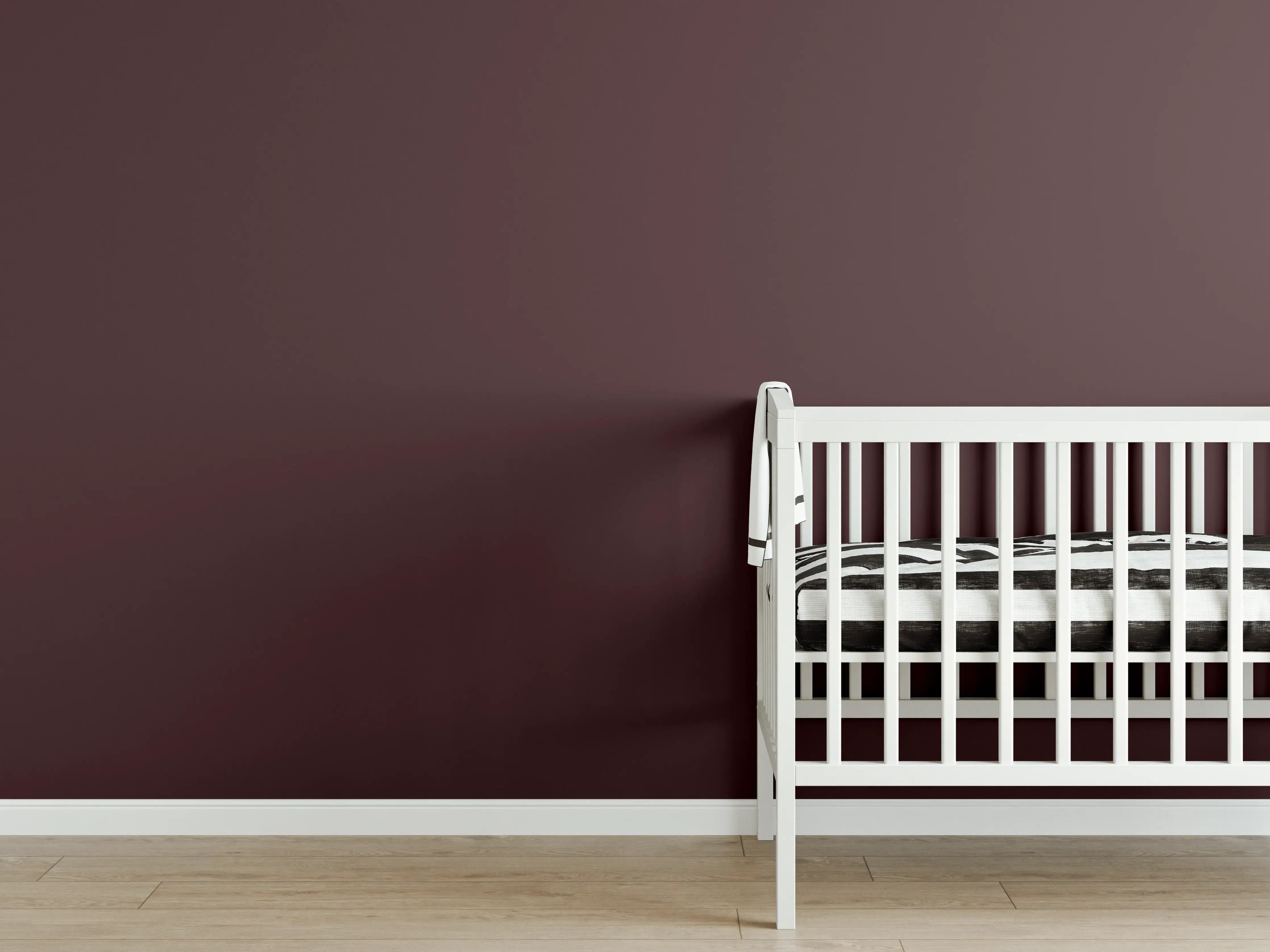 Babyzimmer Wandgestaltung - RAL 3007 (Schwarzrot)