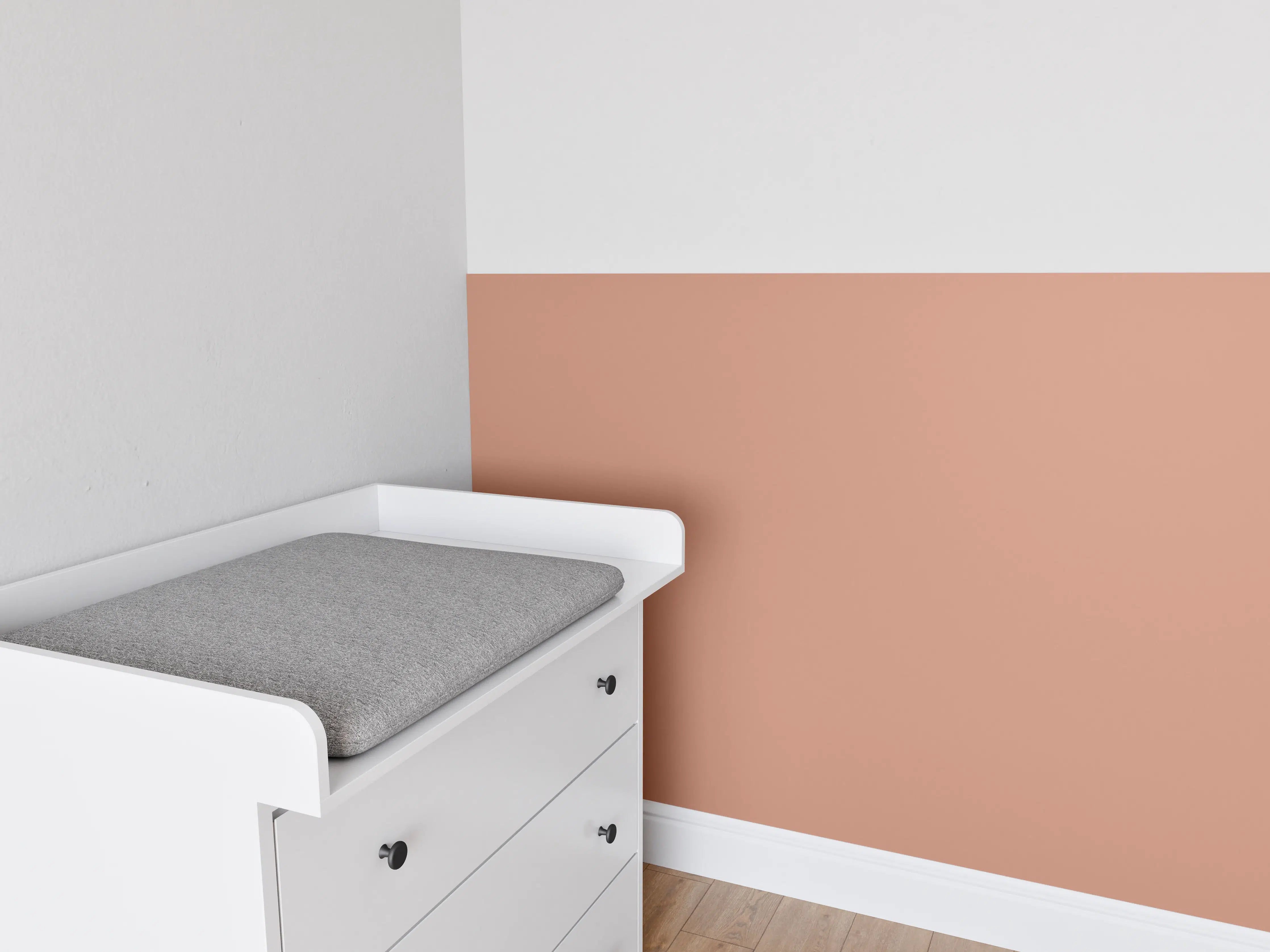 Babyzimmer Wandgestaltung - RAL 3012 (Beige-Rot)